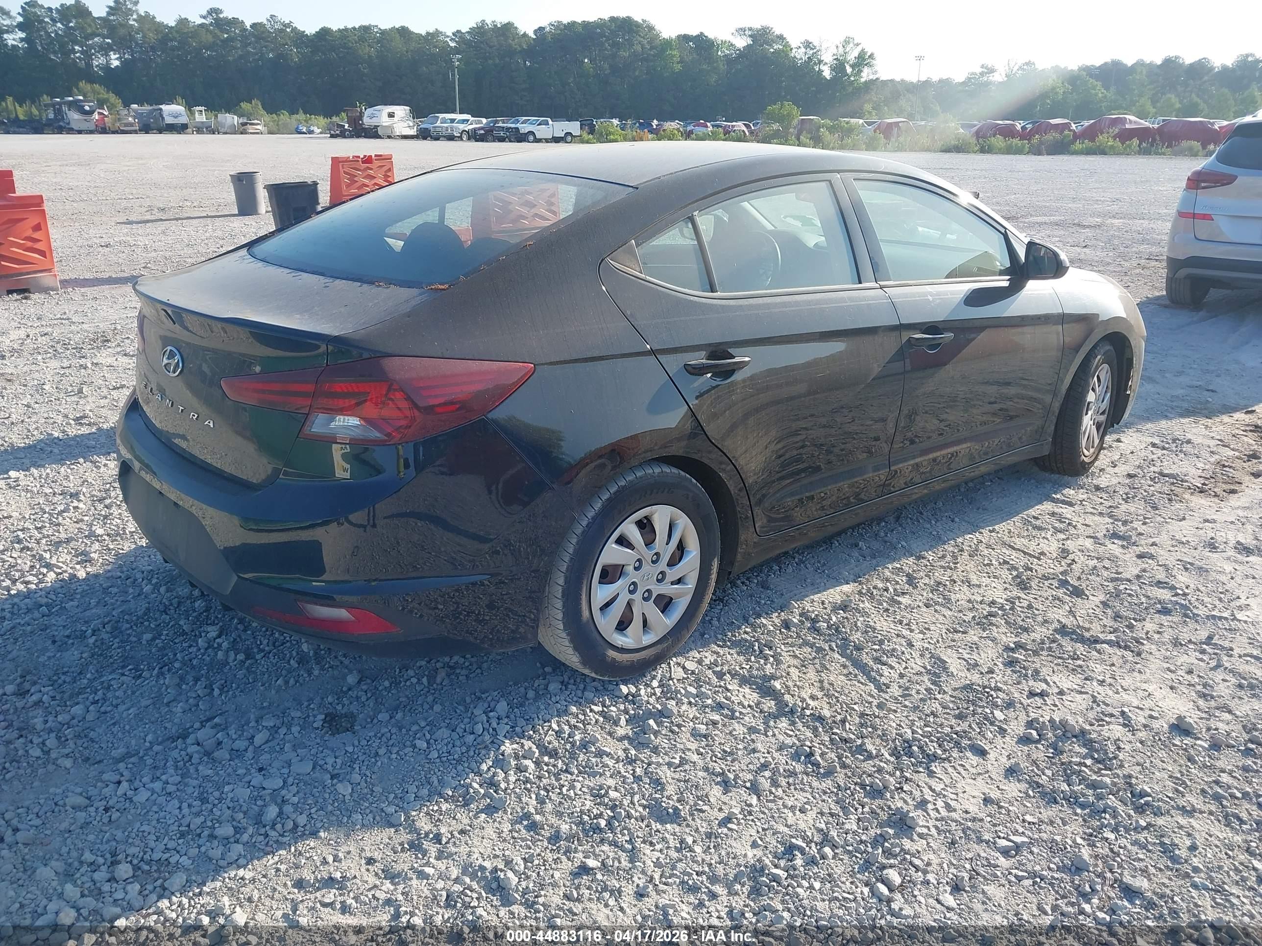 HYUNDAI ELANTRA image 4