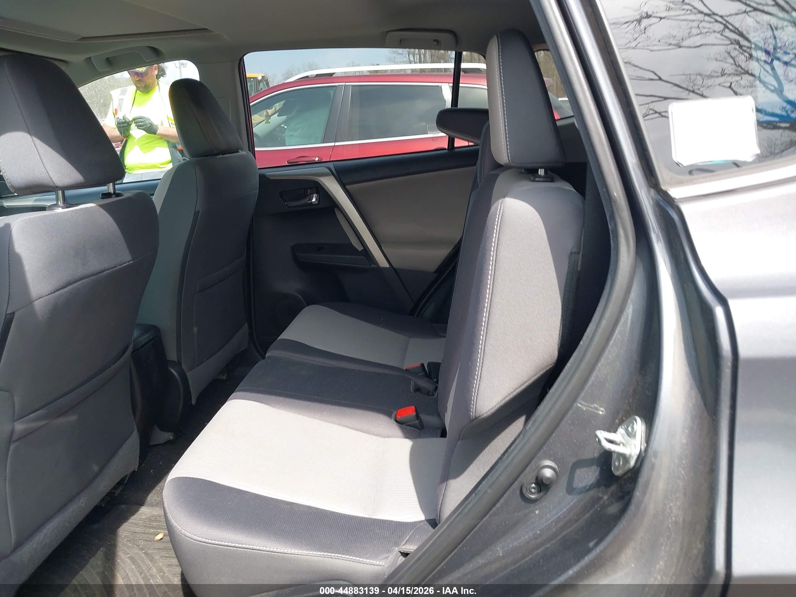 TOYOTA RAV4 image 8