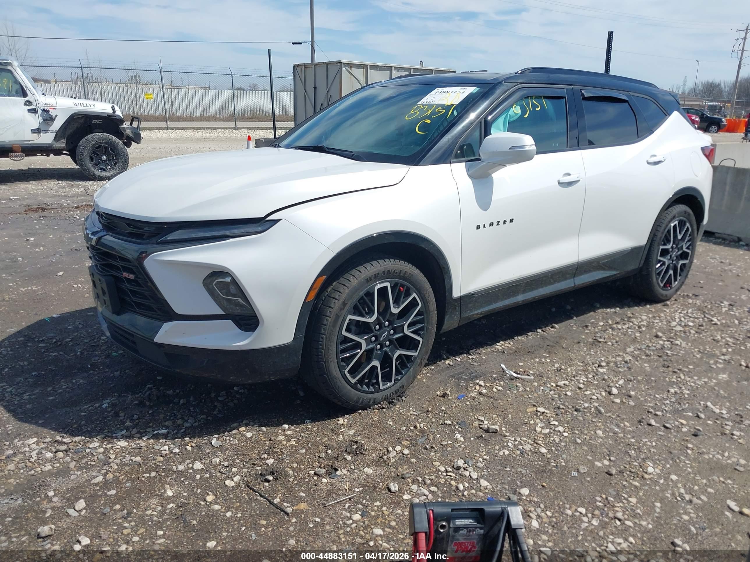 CHEVROLET BLAZER image 2