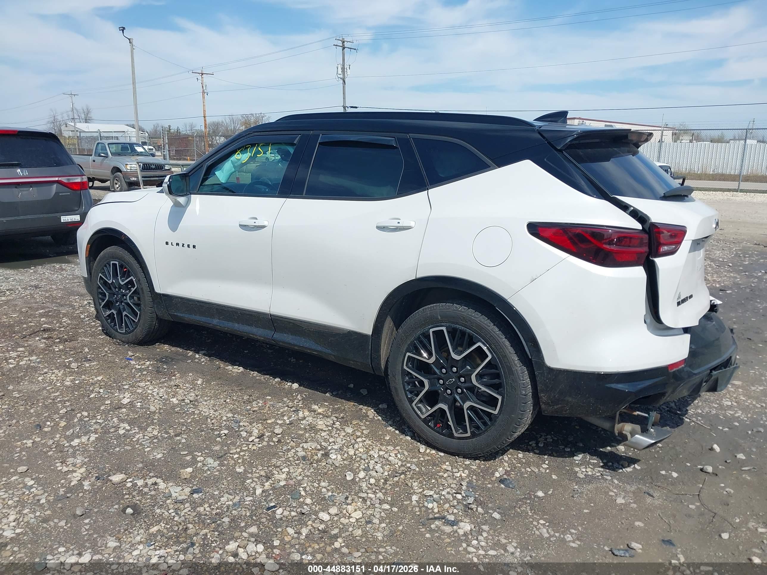 CHEVROLET BLAZER image 3