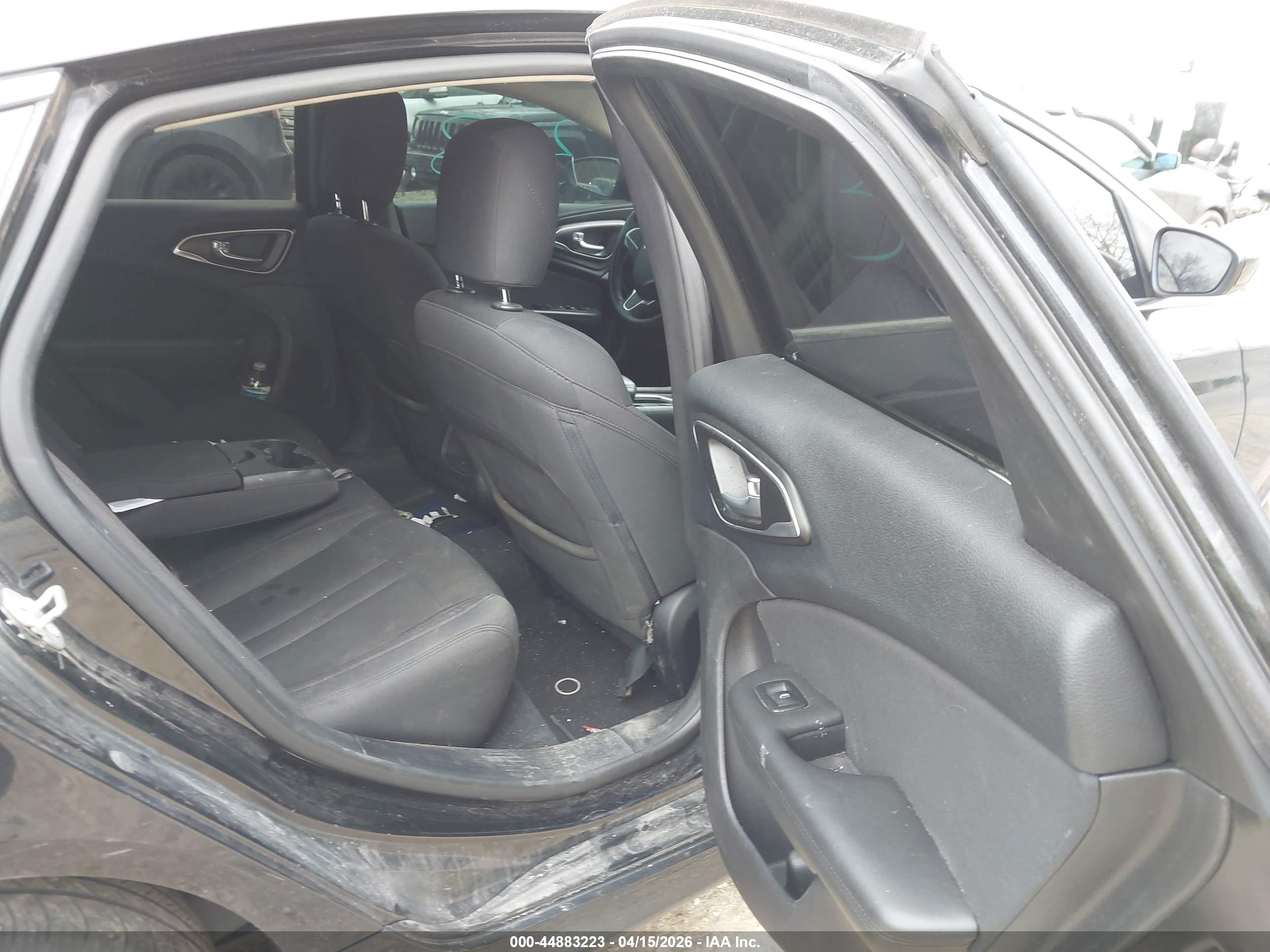 CHRYSLER 200 image 8