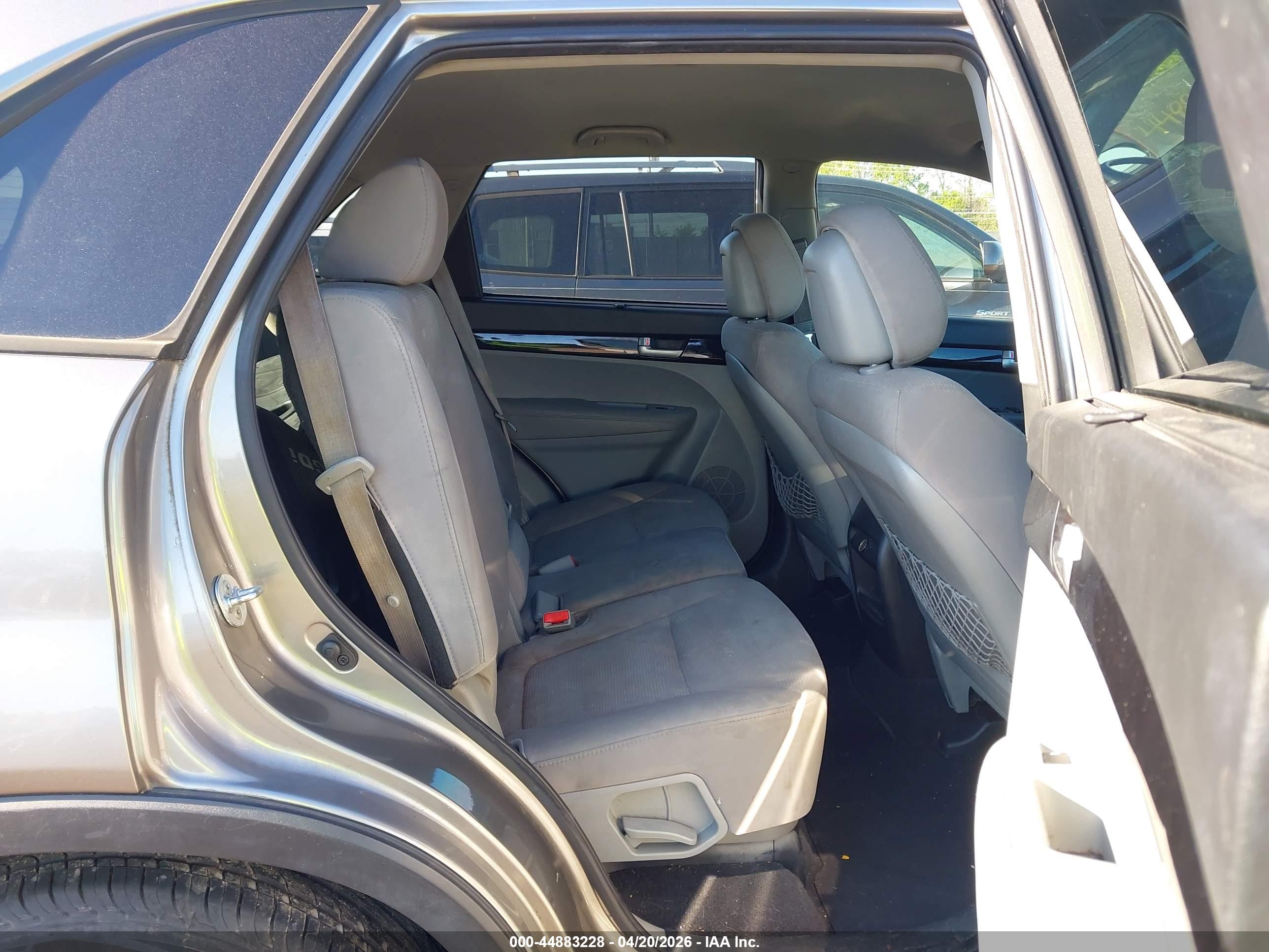 KIA SORENTO image 8