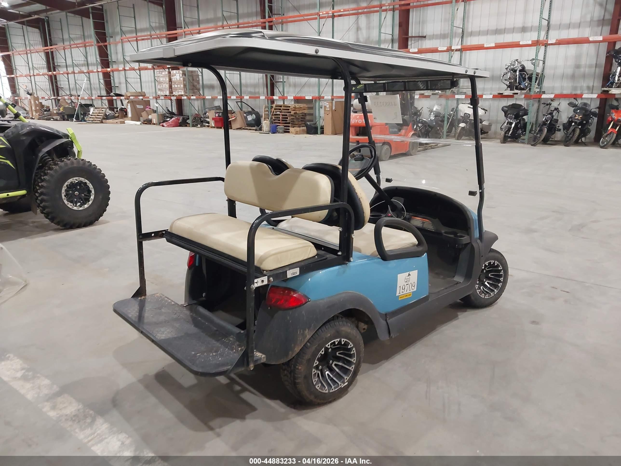 CLUB CAR image 4