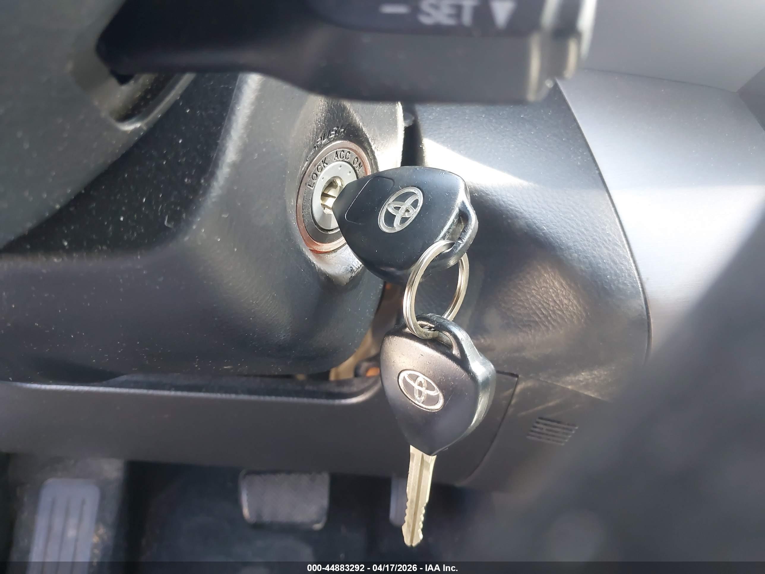 TOYOTA RAV4 image 11