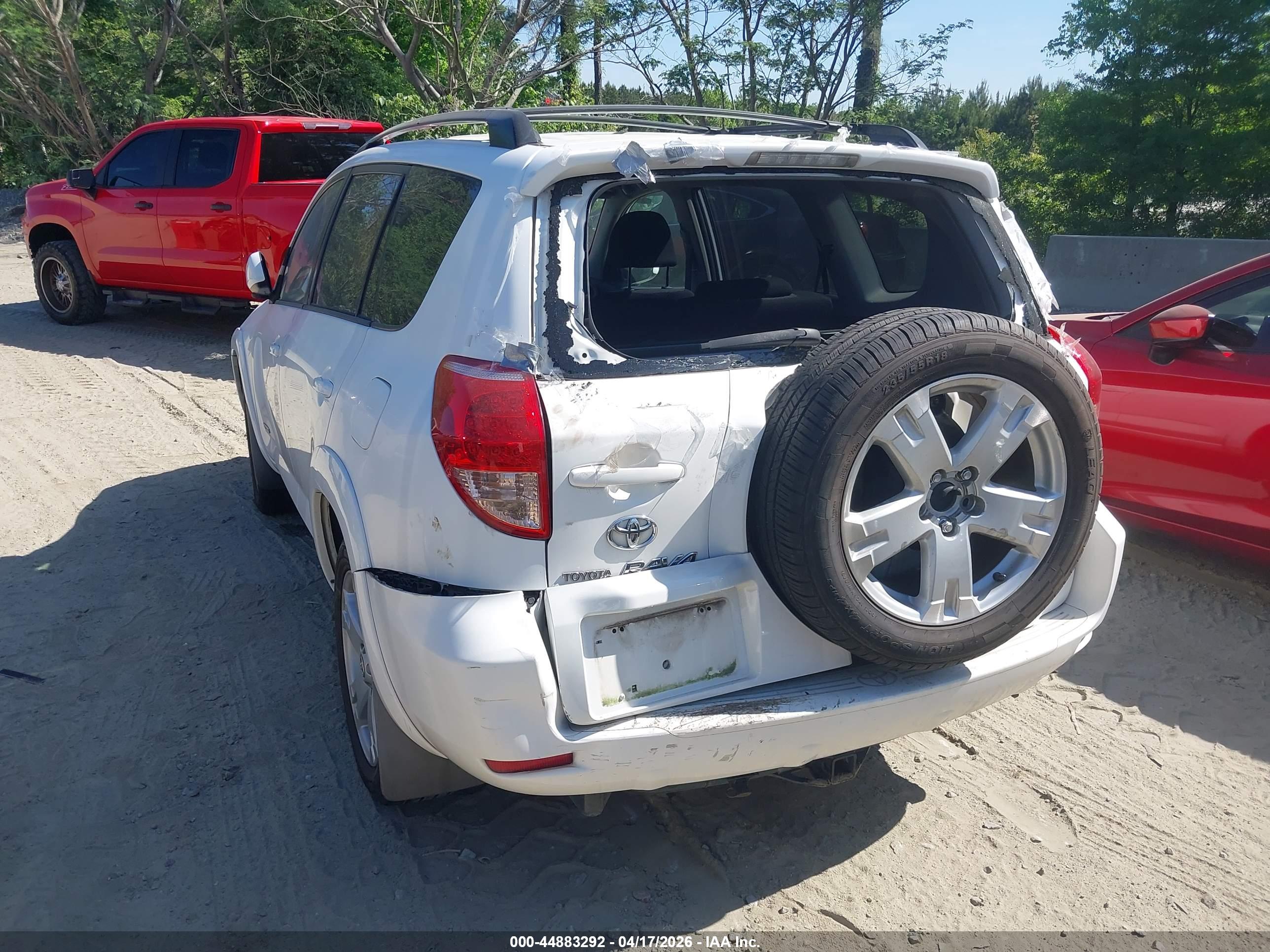 TOYOTA RAV4 image 3