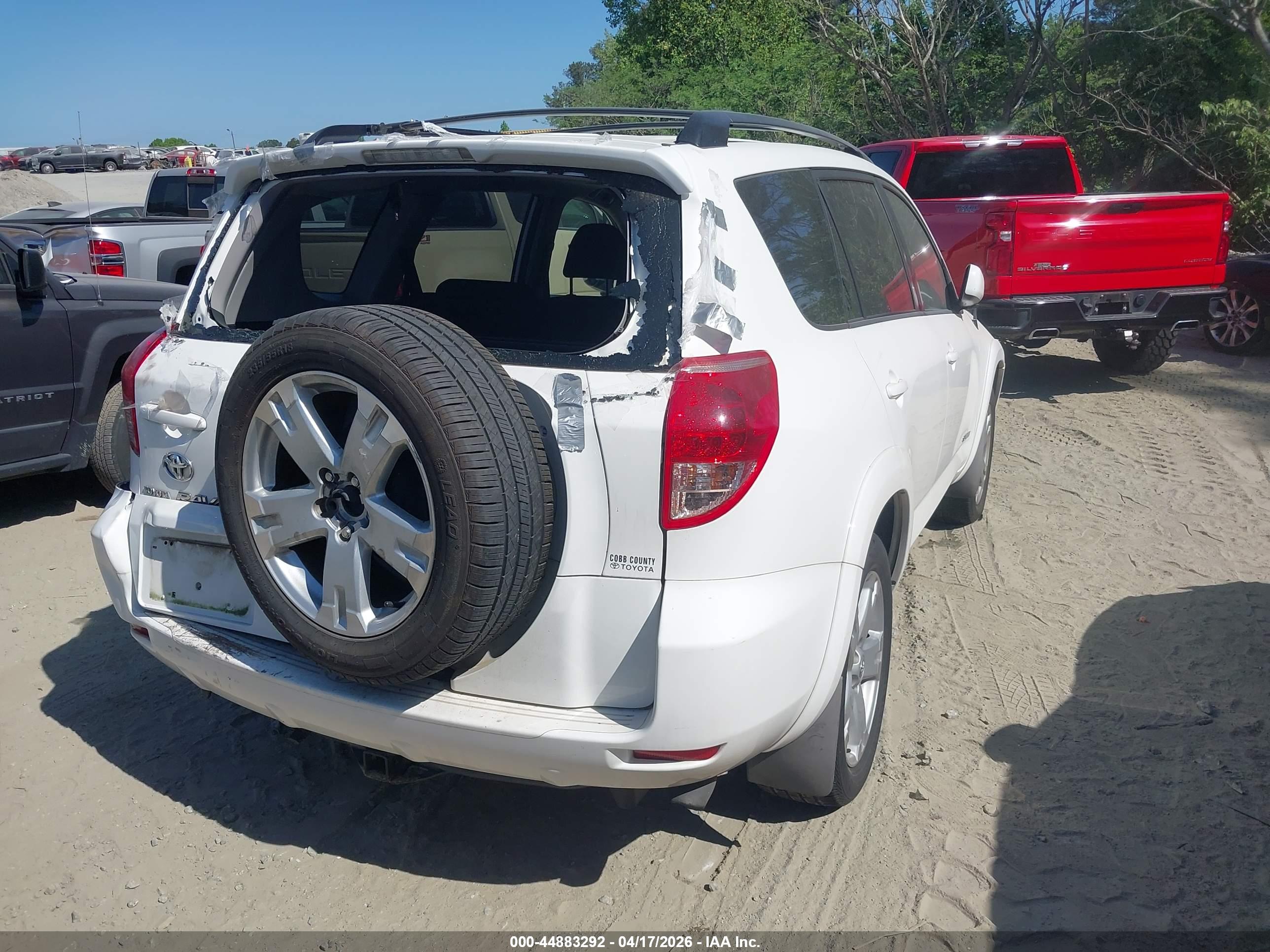TOYOTA RAV4 image 4