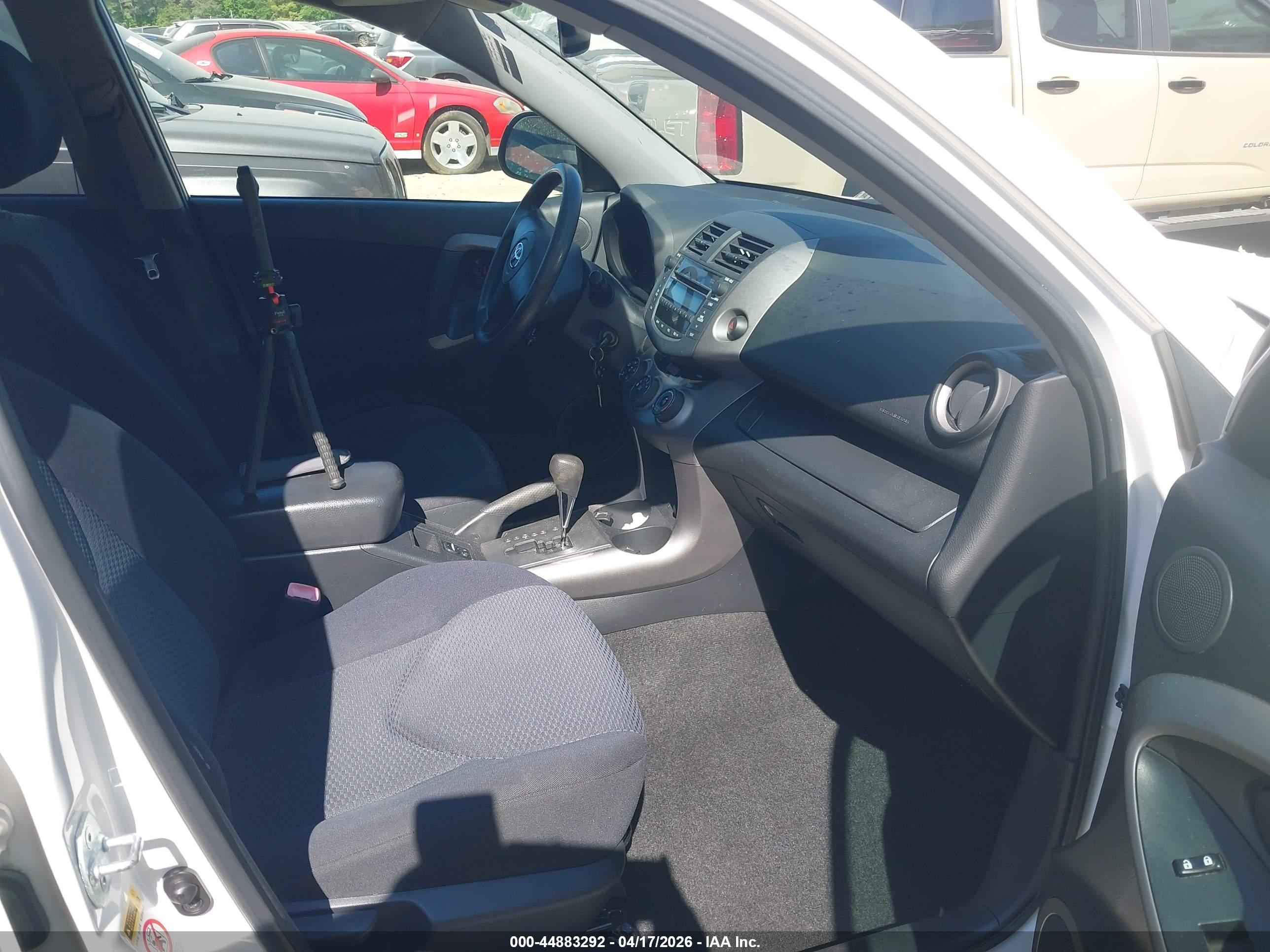 TOYOTA RAV4 image 5