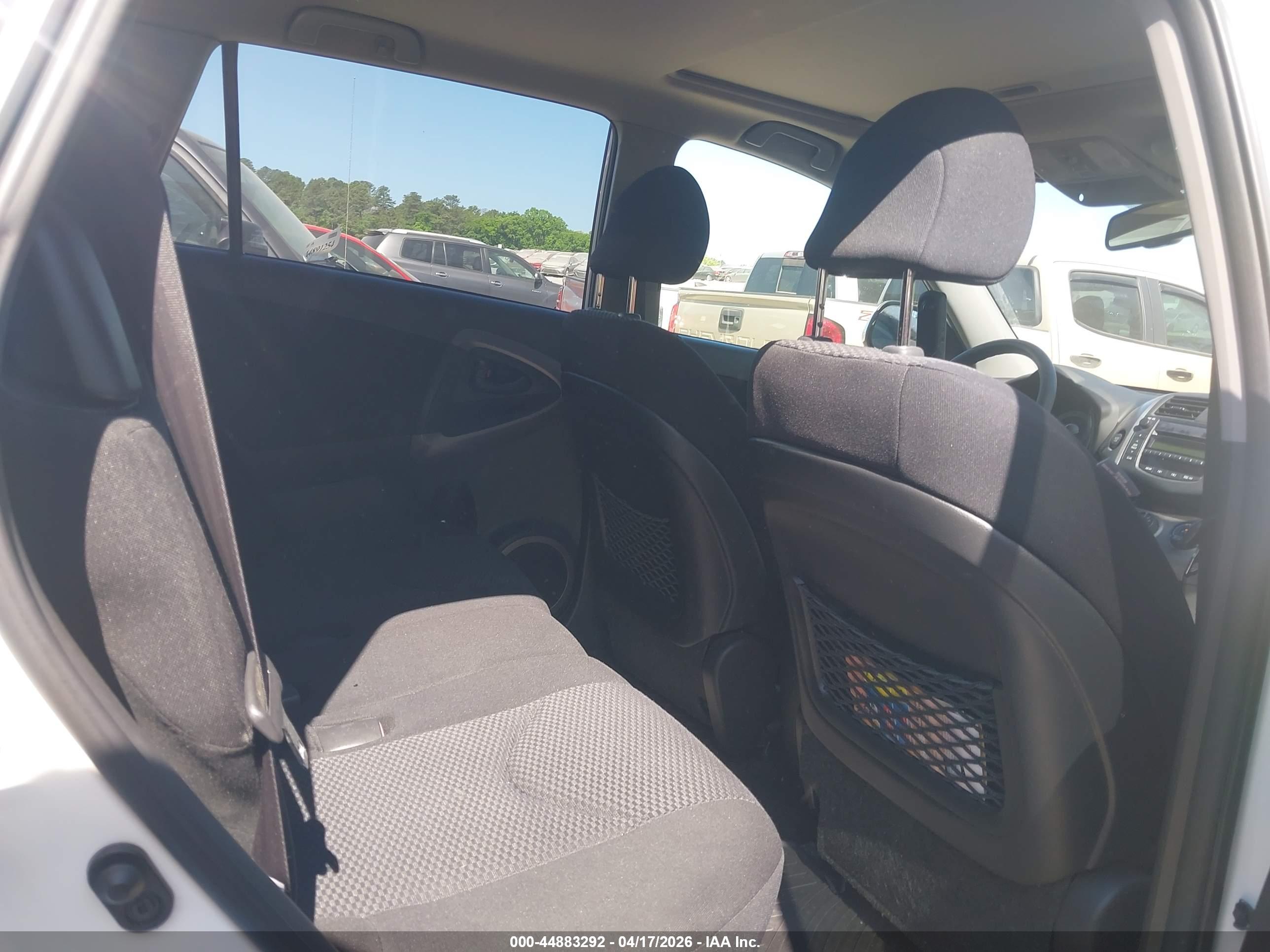 TOYOTA RAV4 image 8