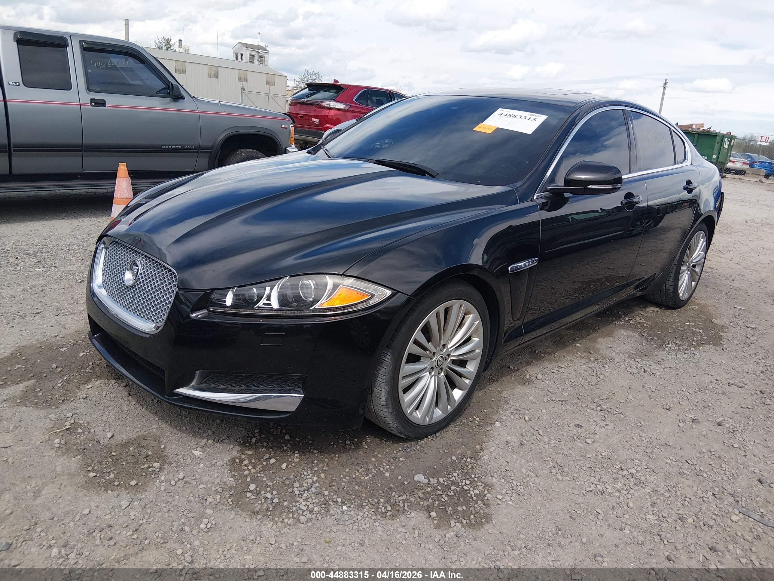 JAGUAR XF image 2