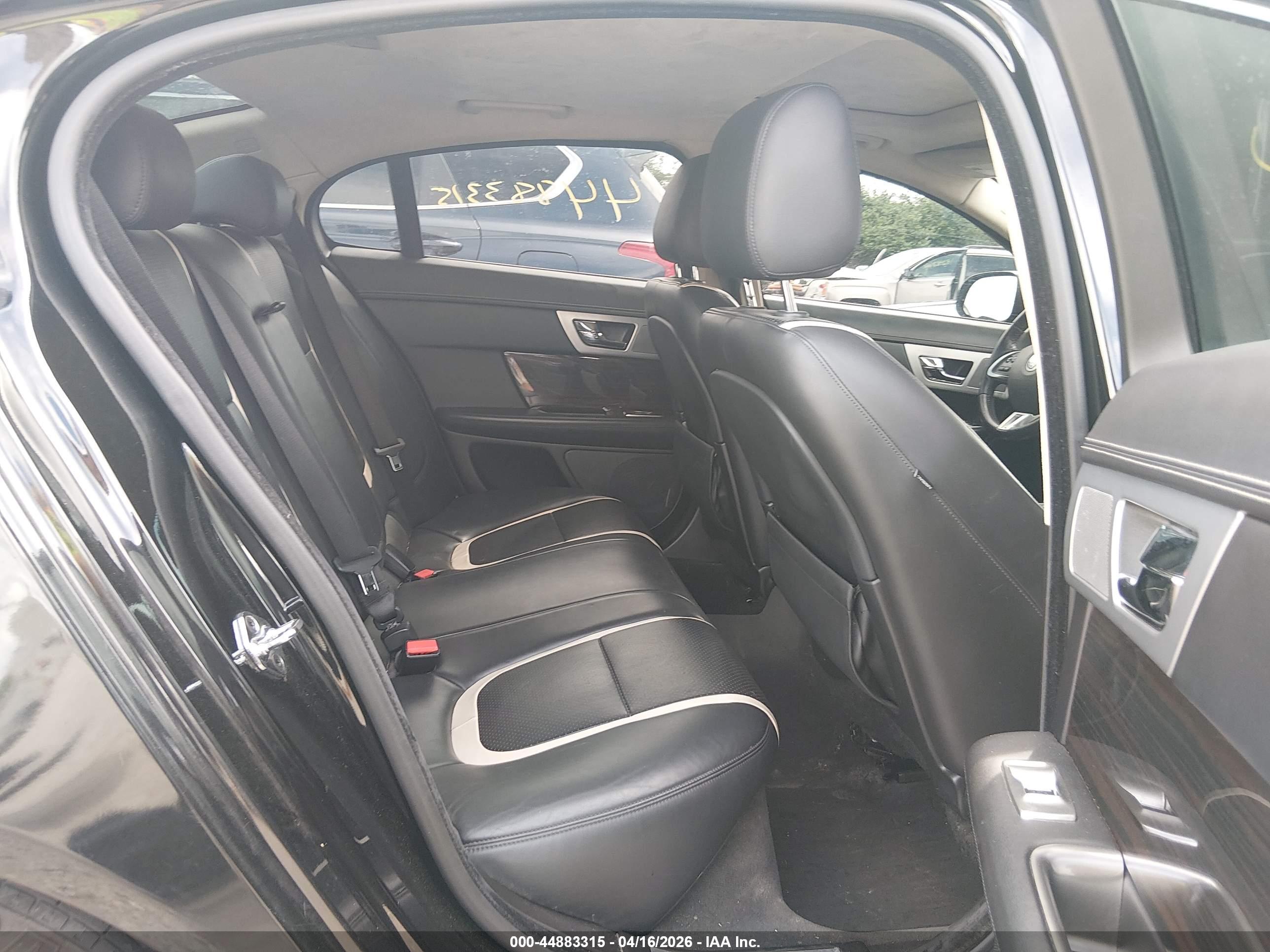 JAGUAR XF image 8