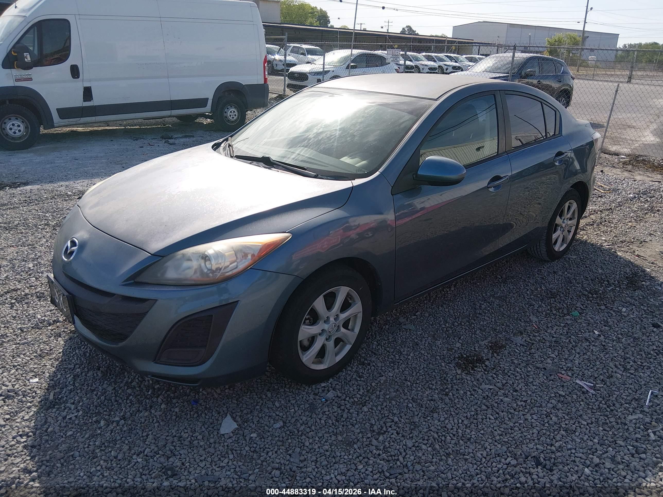 MAZDA MAZDA3 image 2