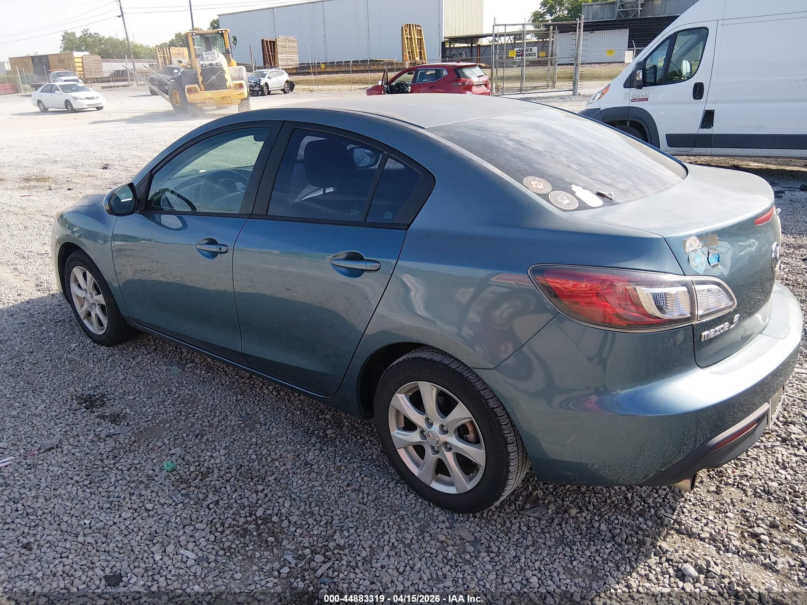 MAZDA MAZDA3 image 3