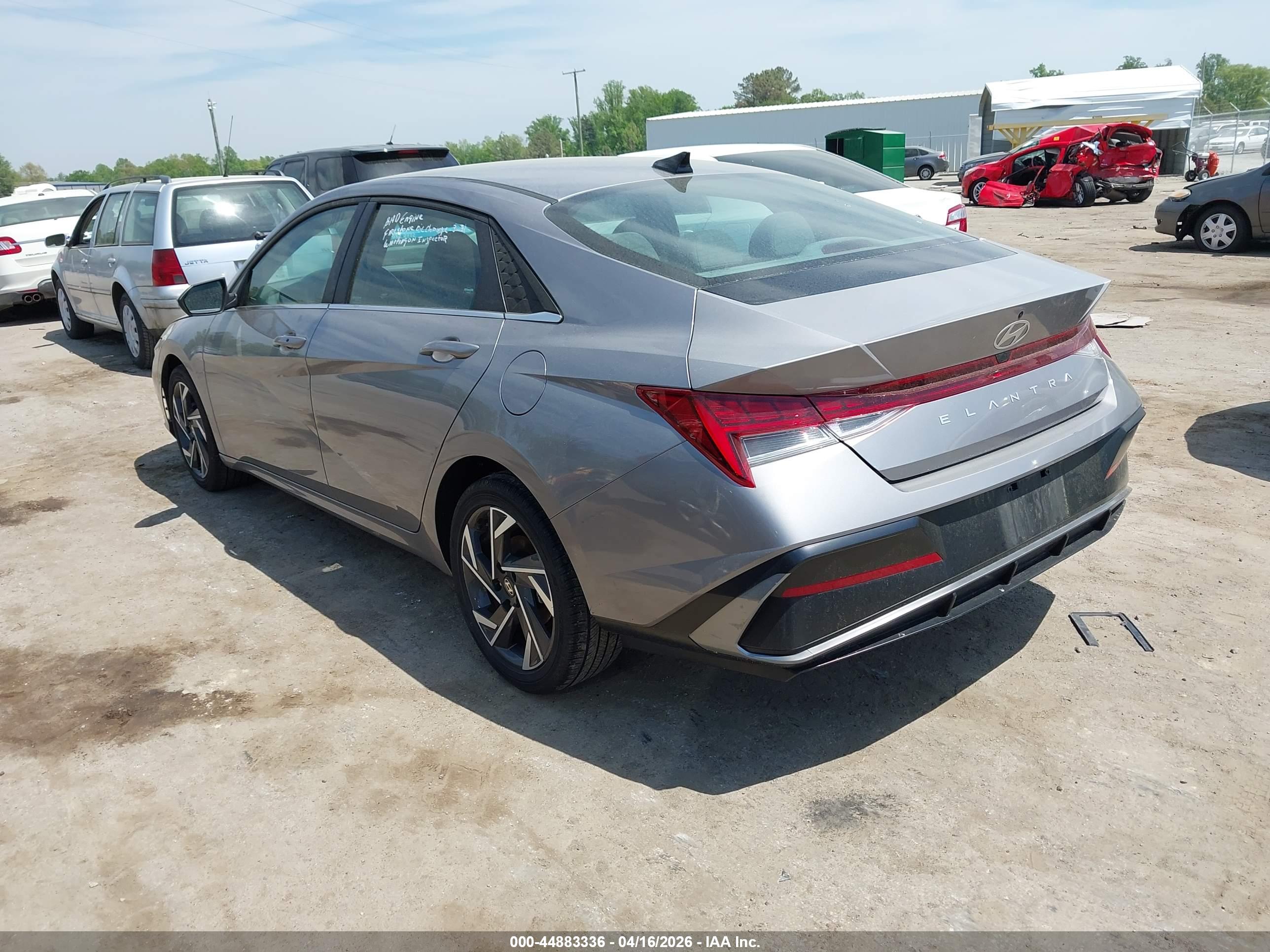 HYUNDAI ELANTRA image 3