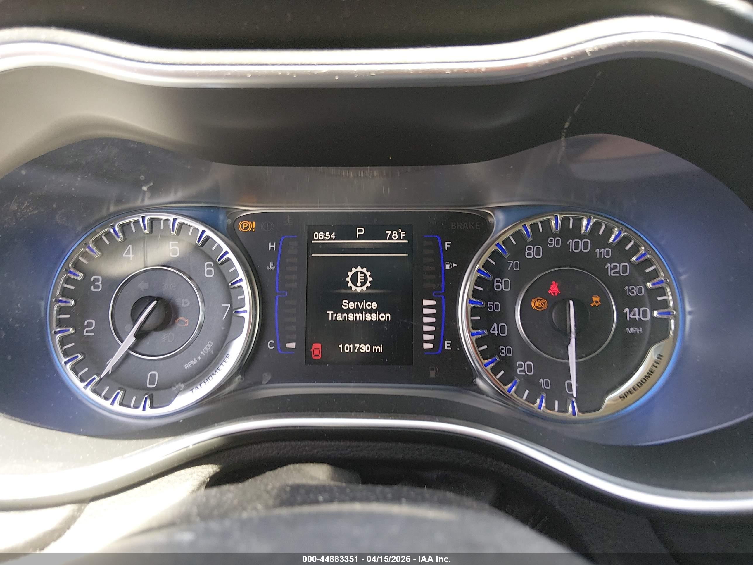 CHRYSLER 200 image 7