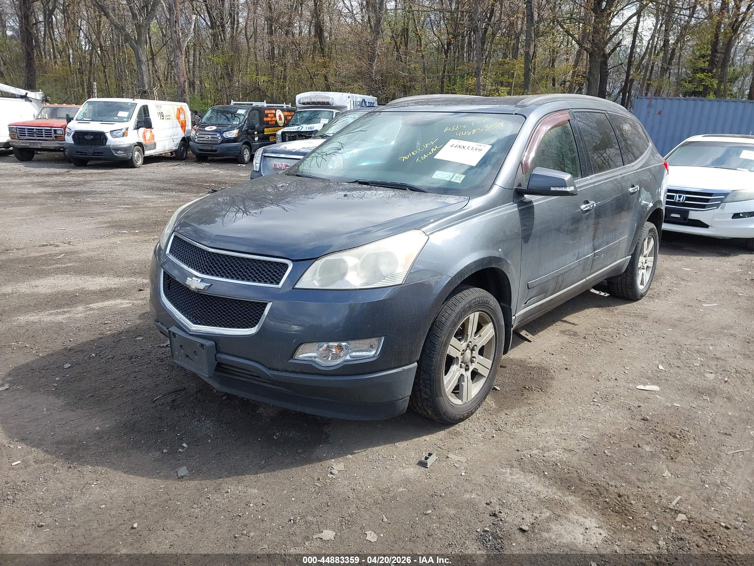 CHEVROLET TRAVERSE image 2