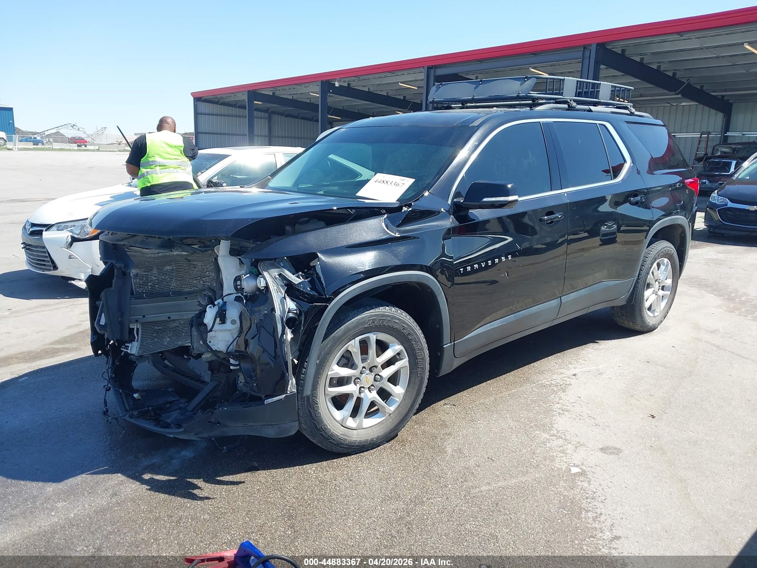 CHEVROLET TRAVERSE image 2