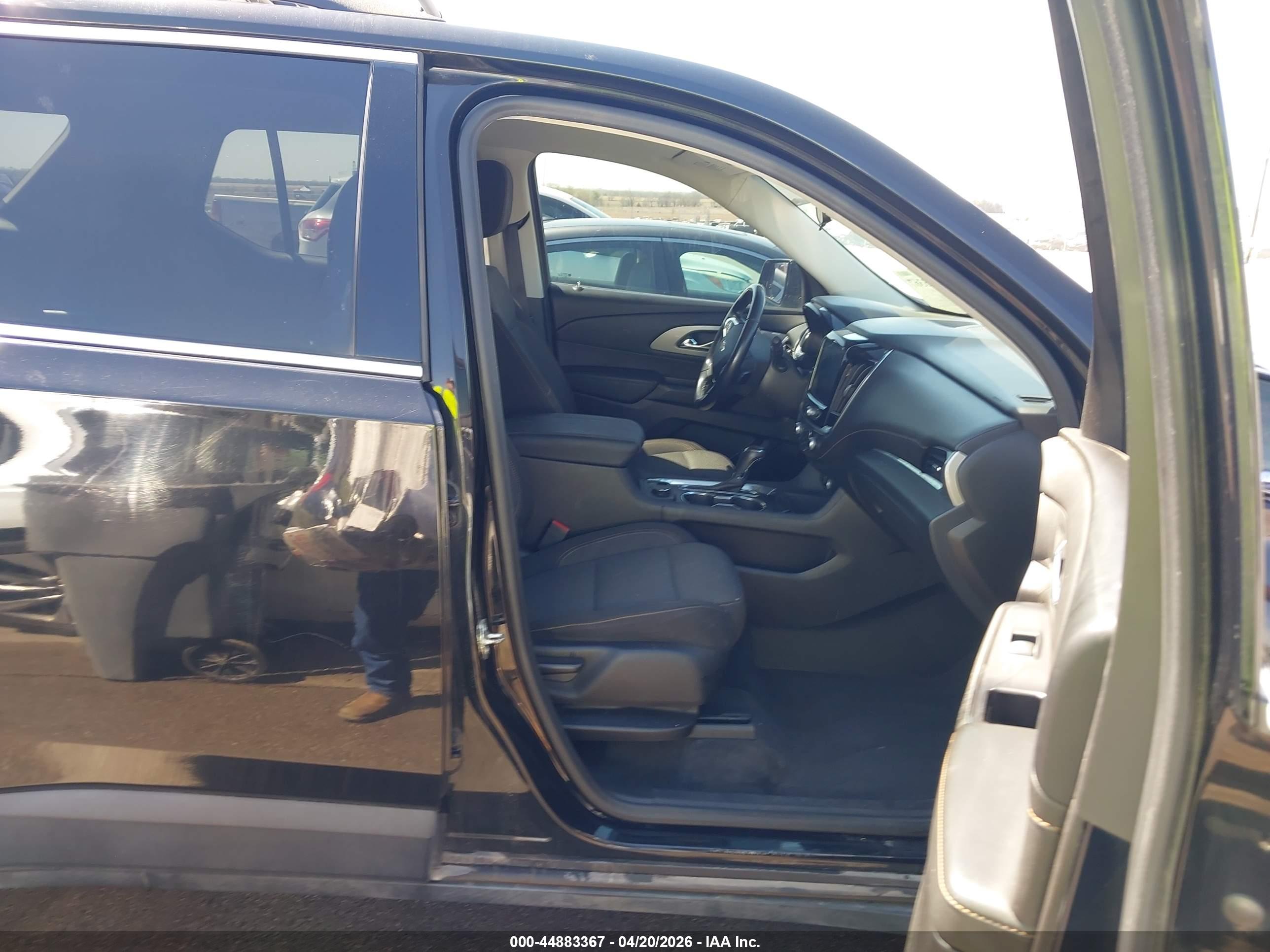 CHEVROLET TRAVERSE image 5
