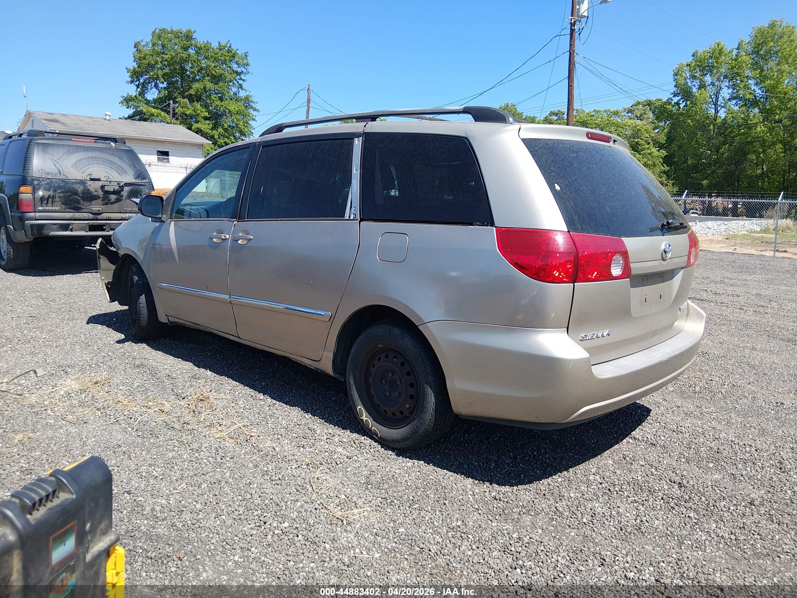 TOYOTA SIENNA image 3