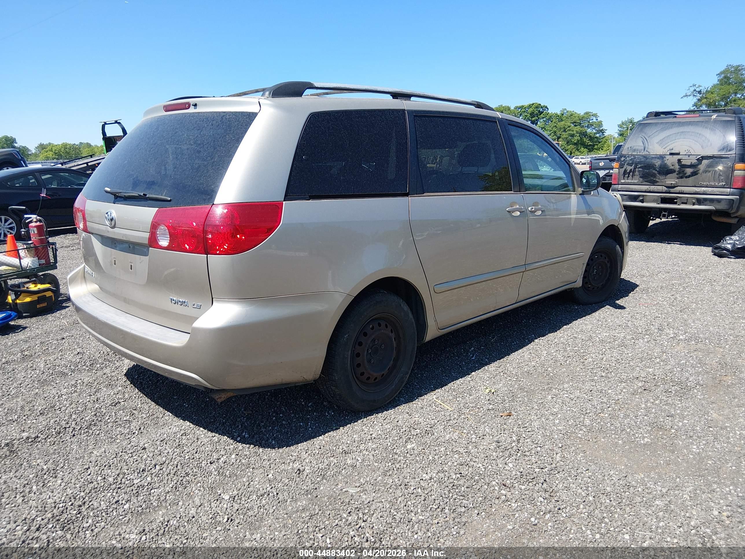 TOYOTA SIENNA image 4