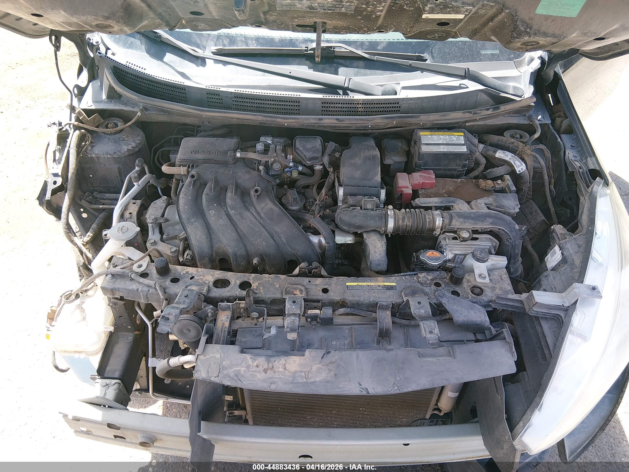 NISSAN VERSA image 10