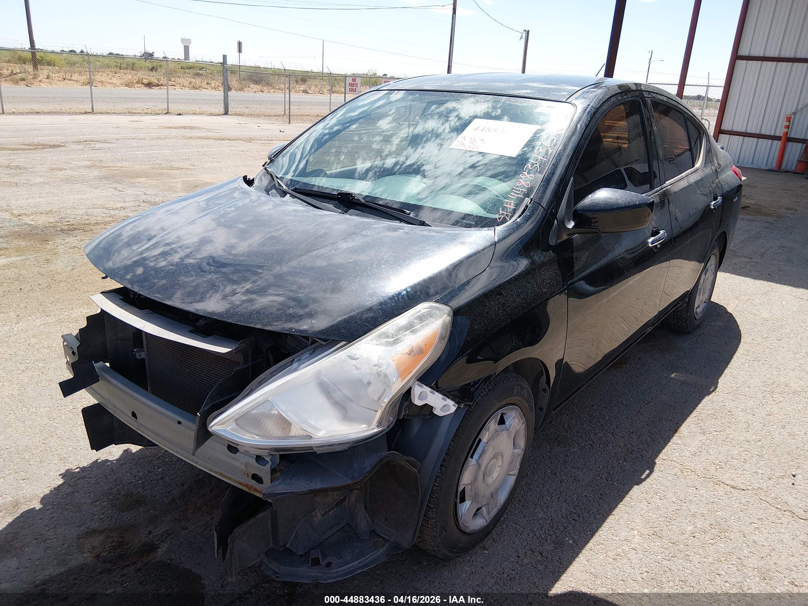 NISSAN VERSA image 2