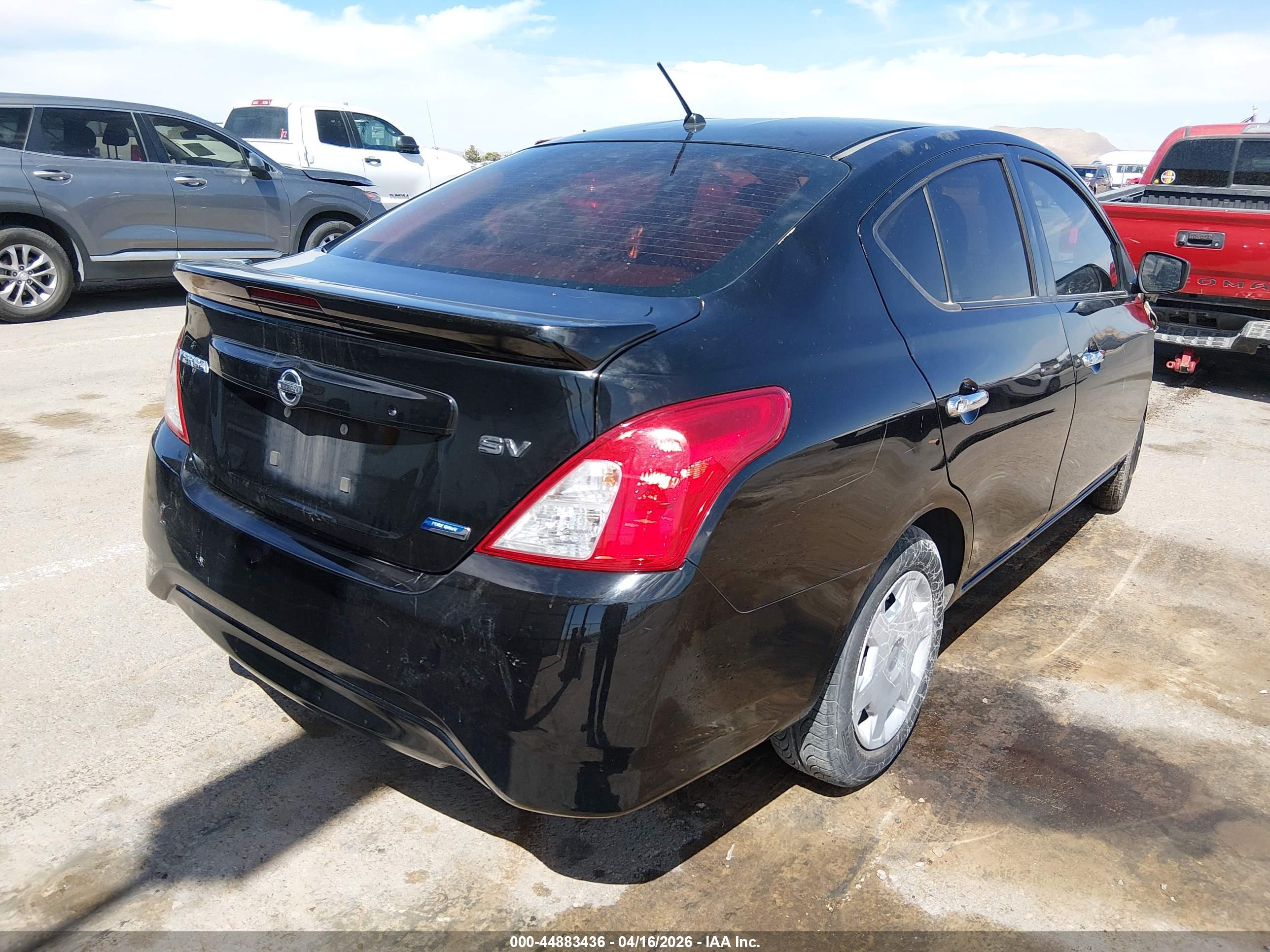 NISSAN VERSA image 4