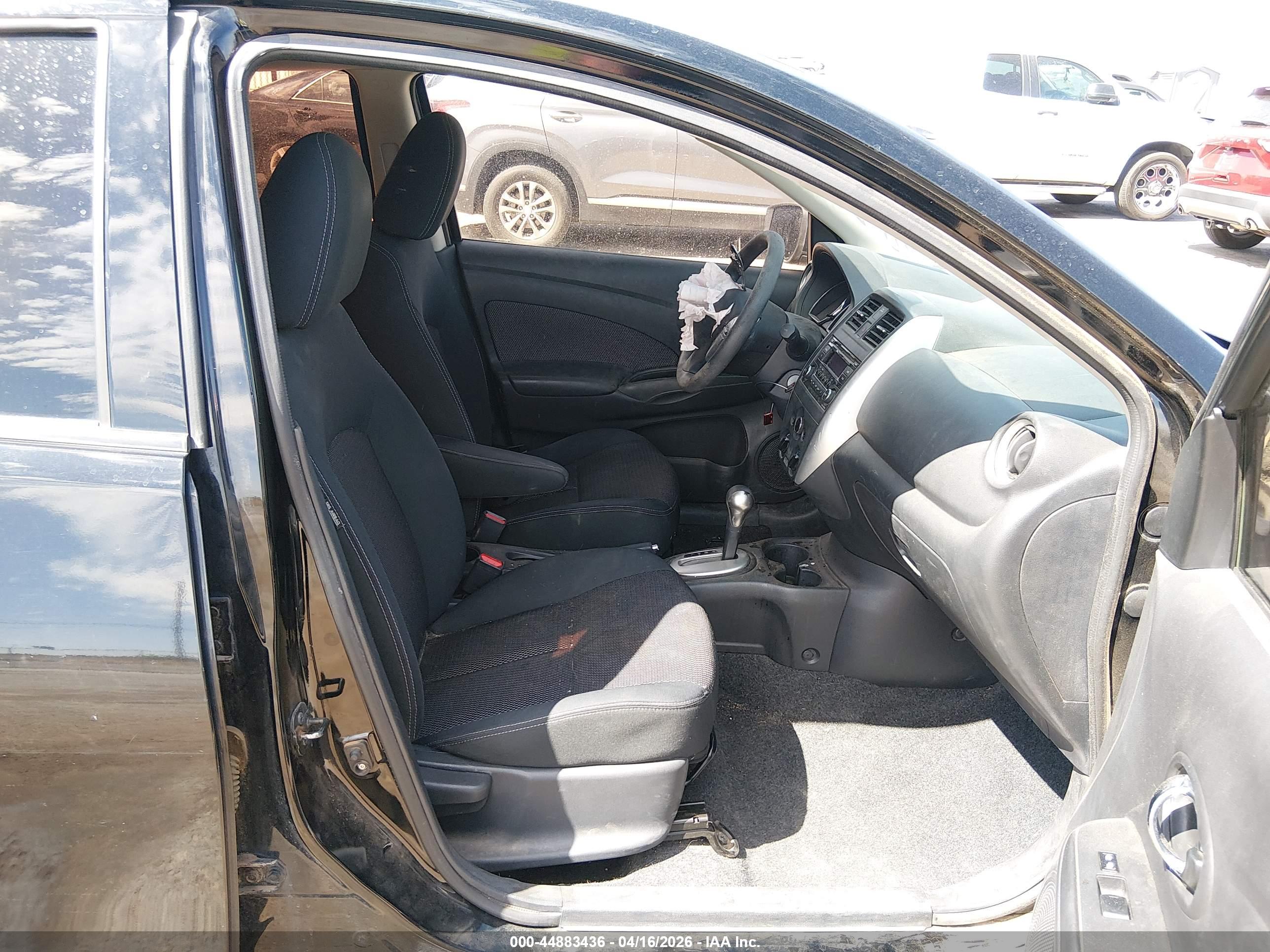 NISSAN VERSA image 5