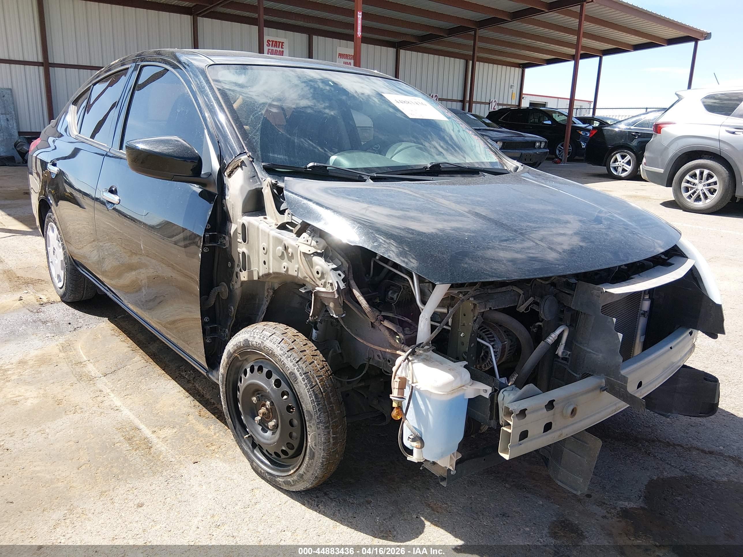 NISSAN VERSA image 6