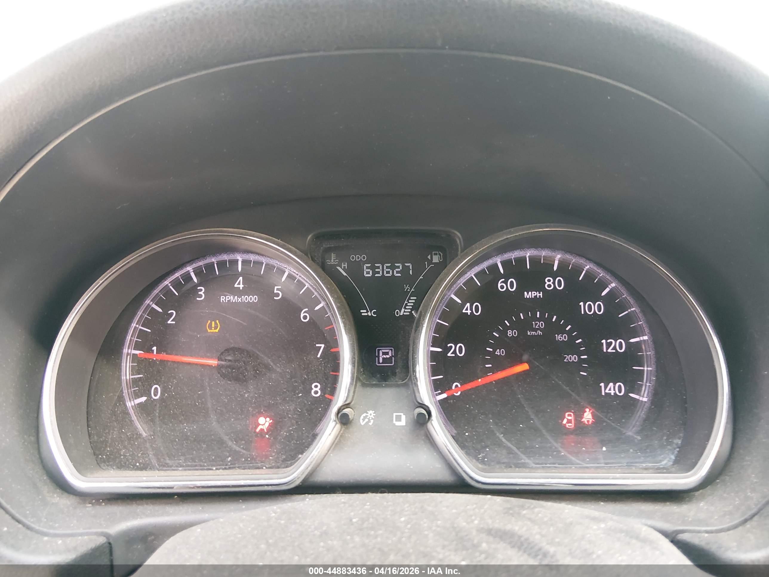 NISSAN VERSA image 7