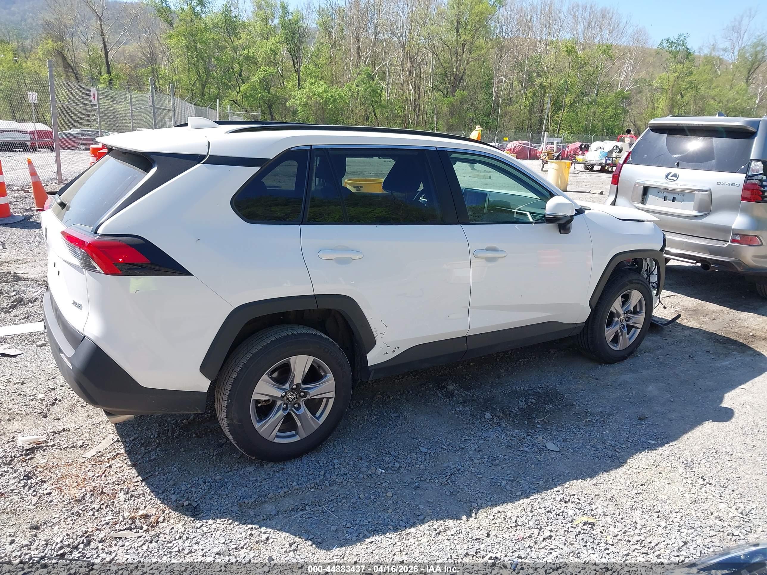 TOYOTA RAV4 image 4
