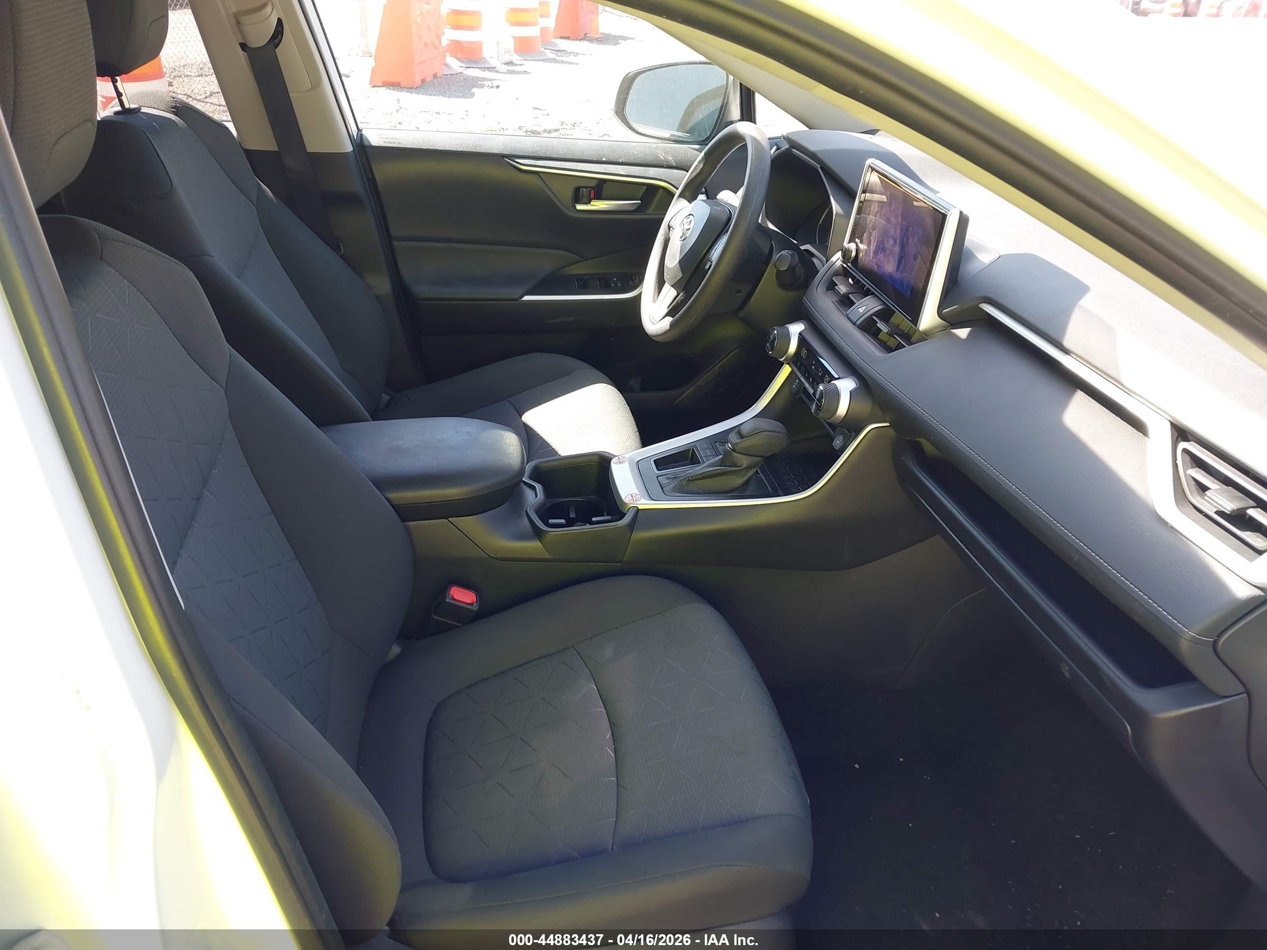 TOYOTA RAV4 image 5