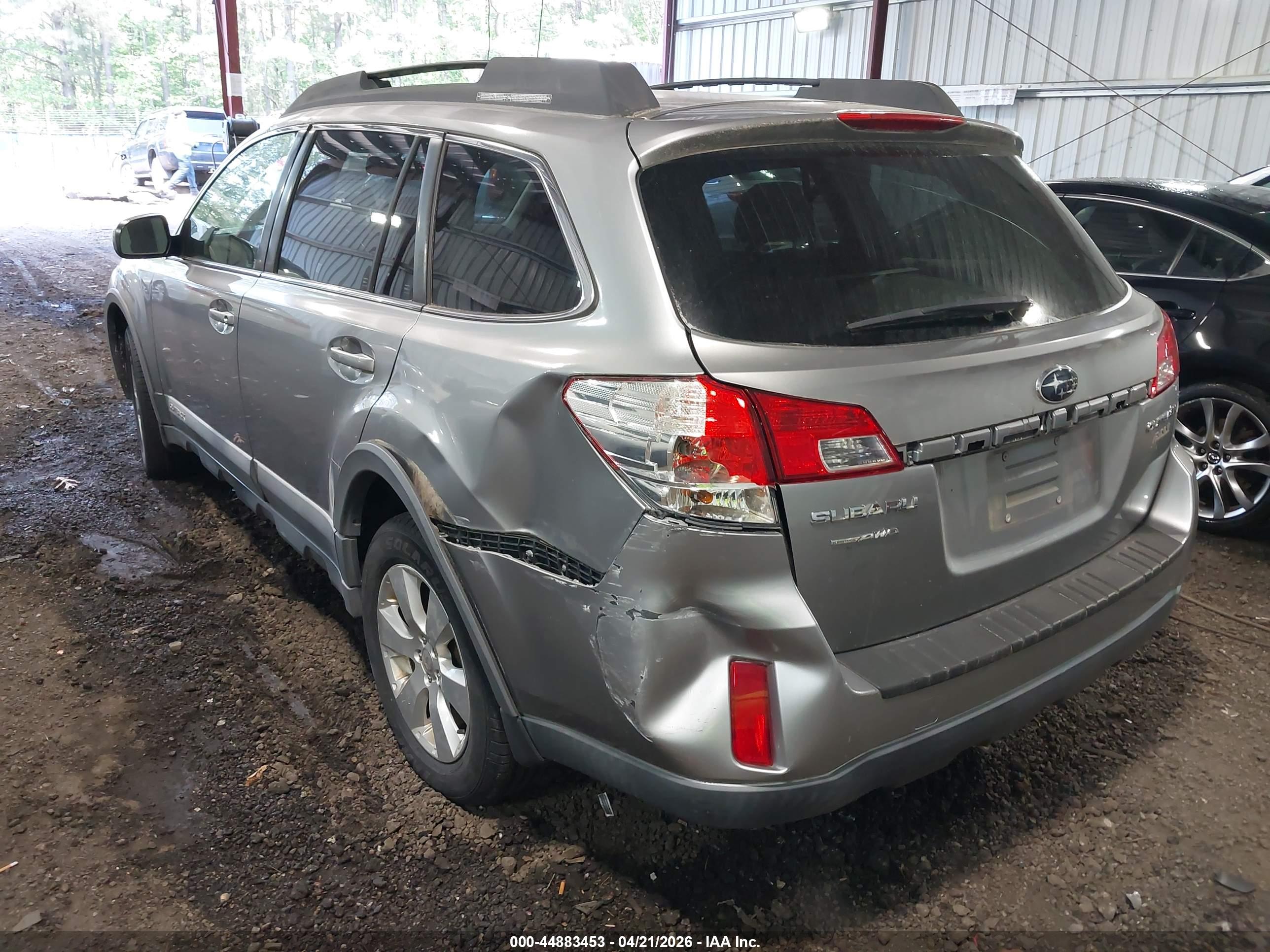 SUBARU OUTBACK image 3