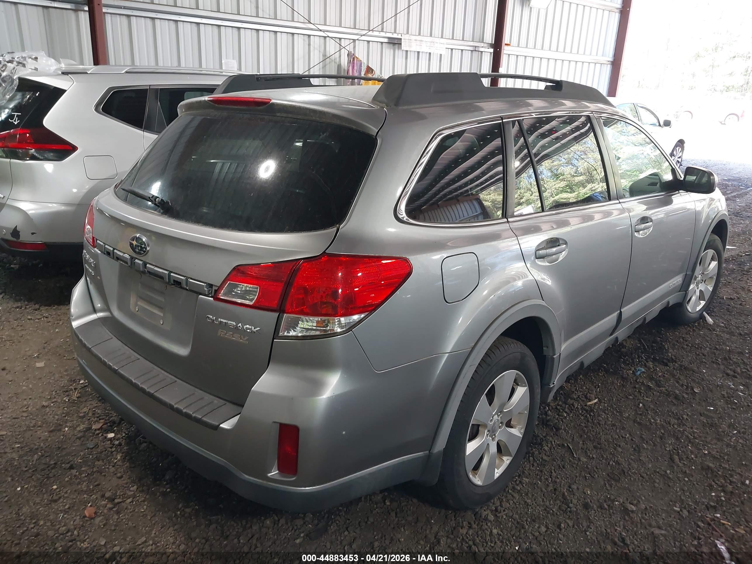 SUBARU OUTBACK image 4