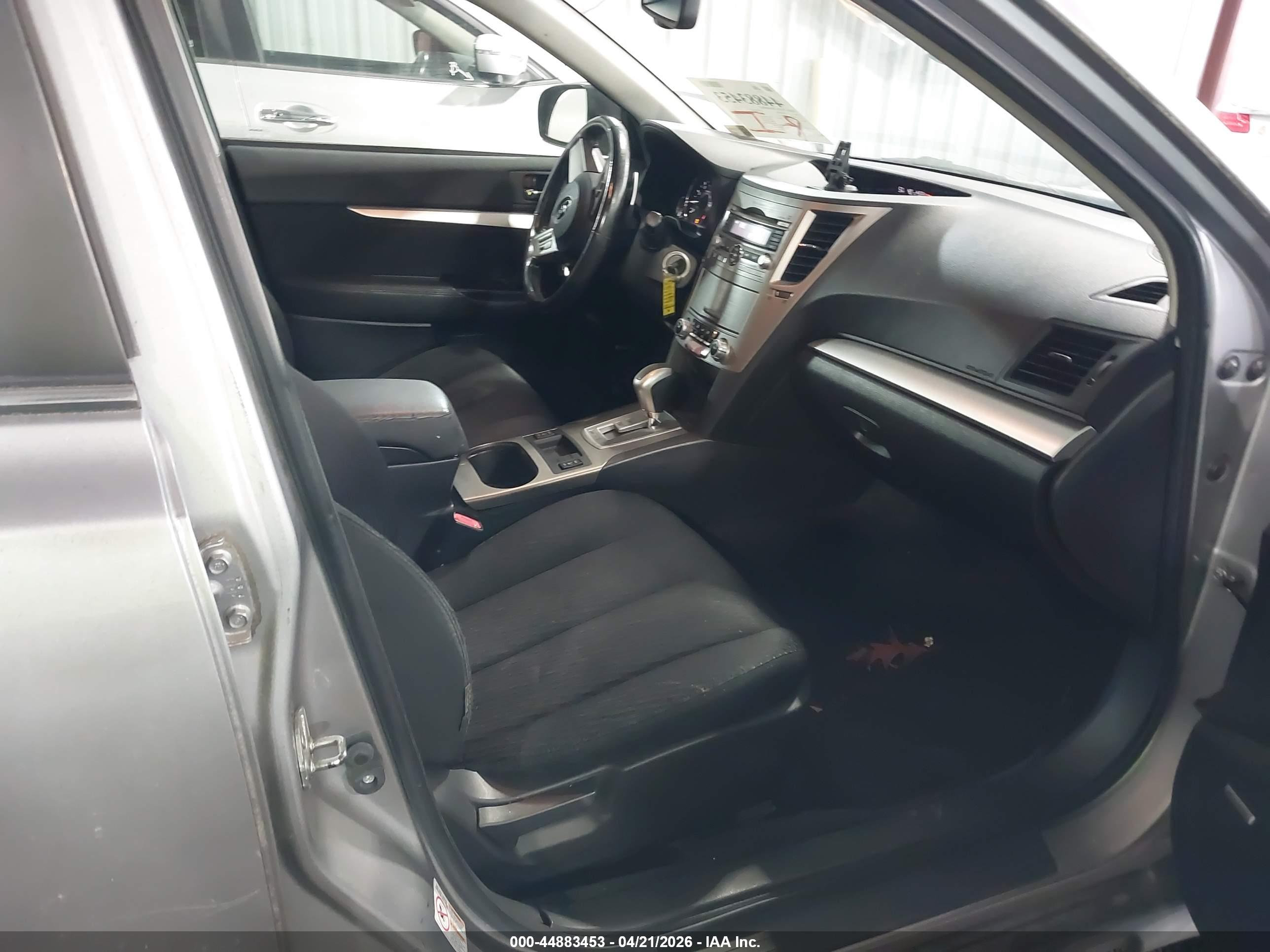 SUBARU OUTBACK image 5