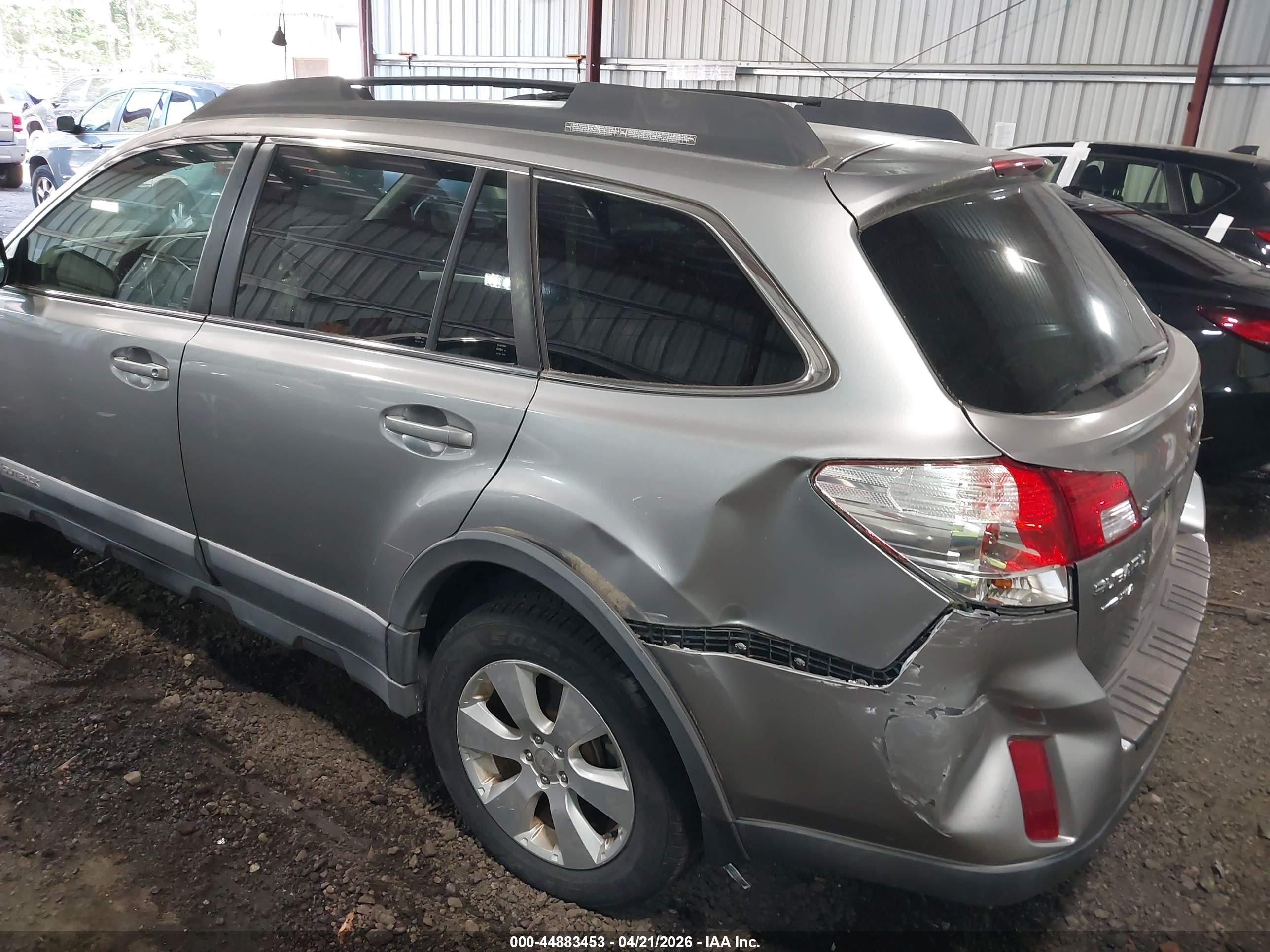 SUBARU OUTBACK image 6