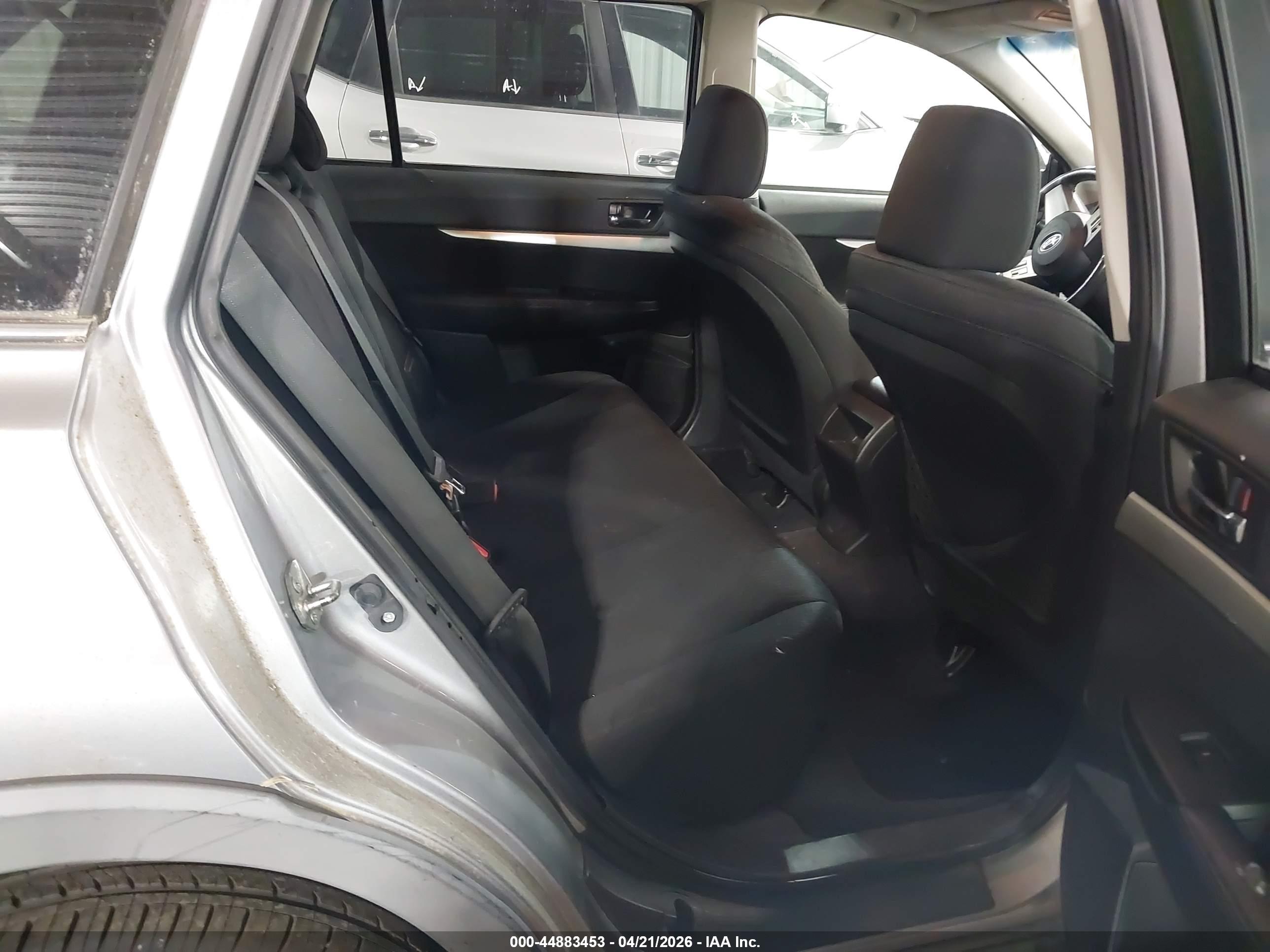 SUBARU OUTBACK image 8
