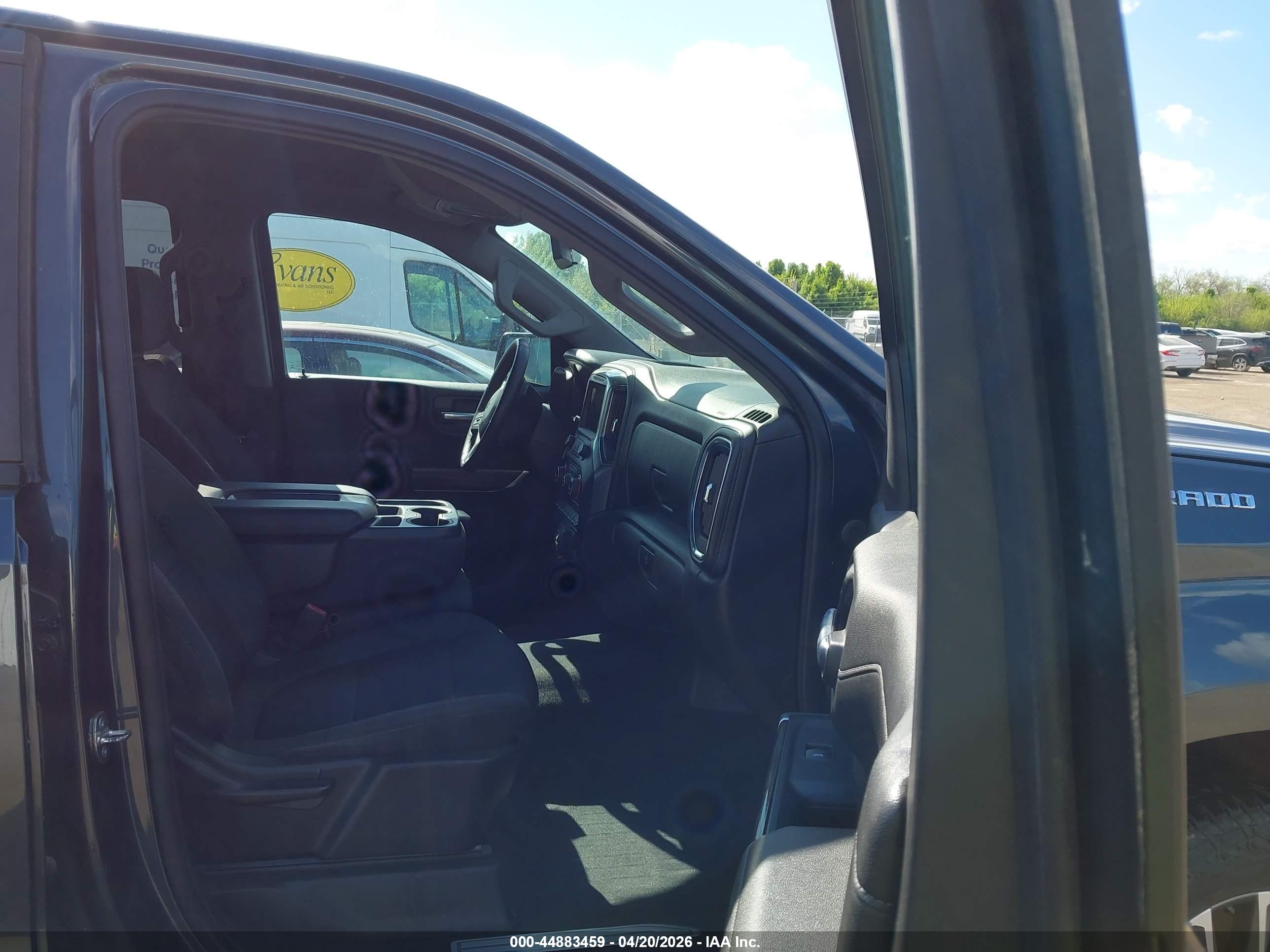 CHEVROLET SILVERADO image 5