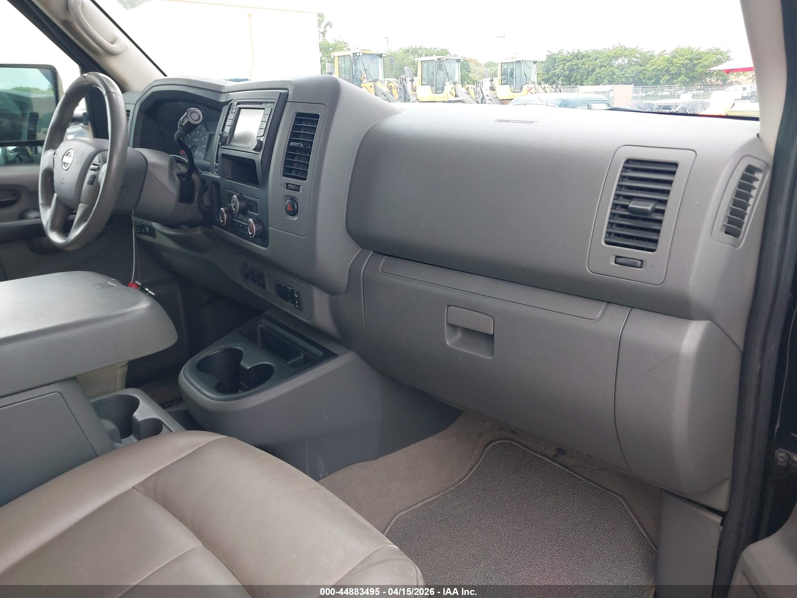 NISSAN NV image 5