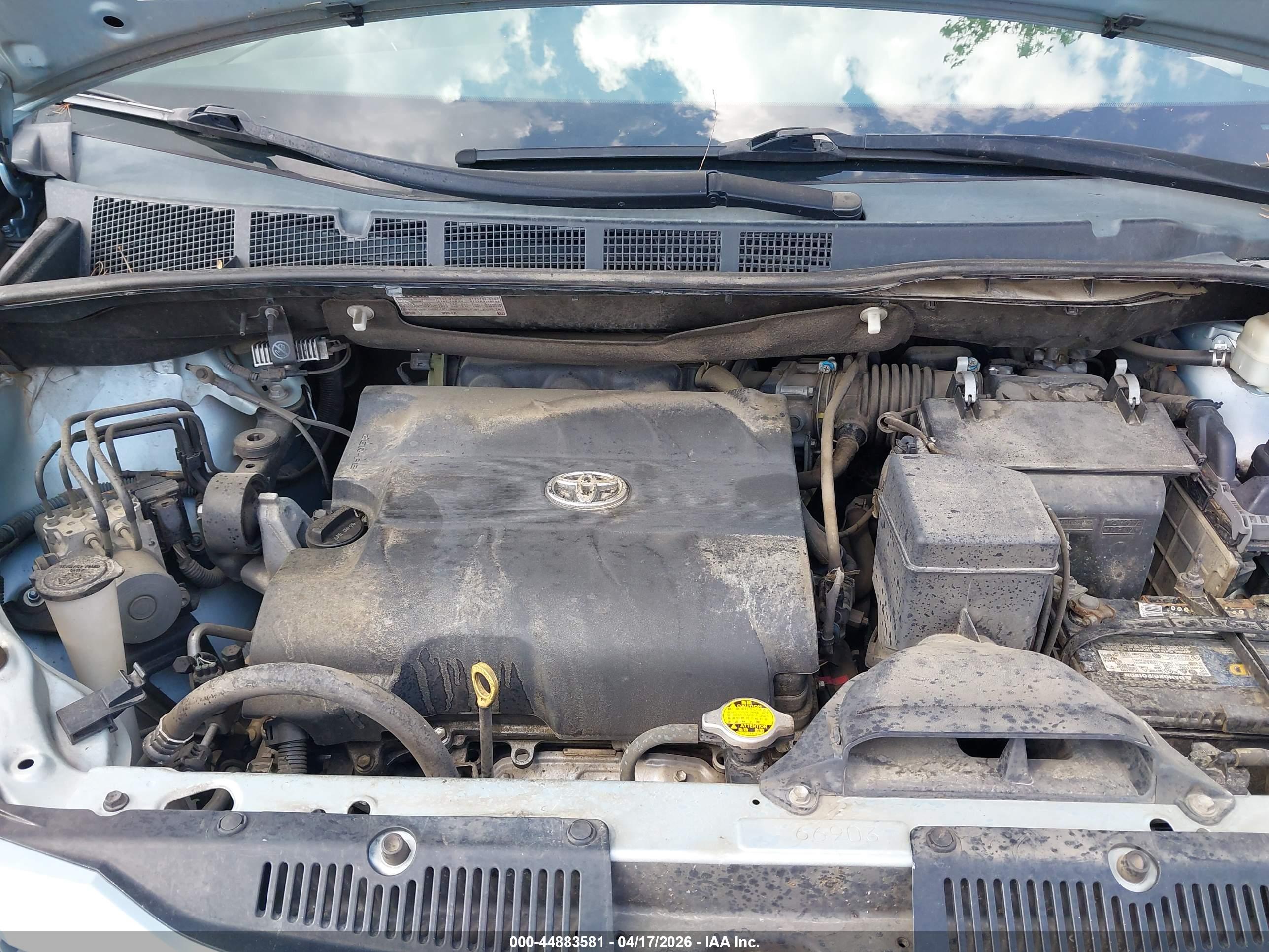 TOYOTA SIENNA image 10
