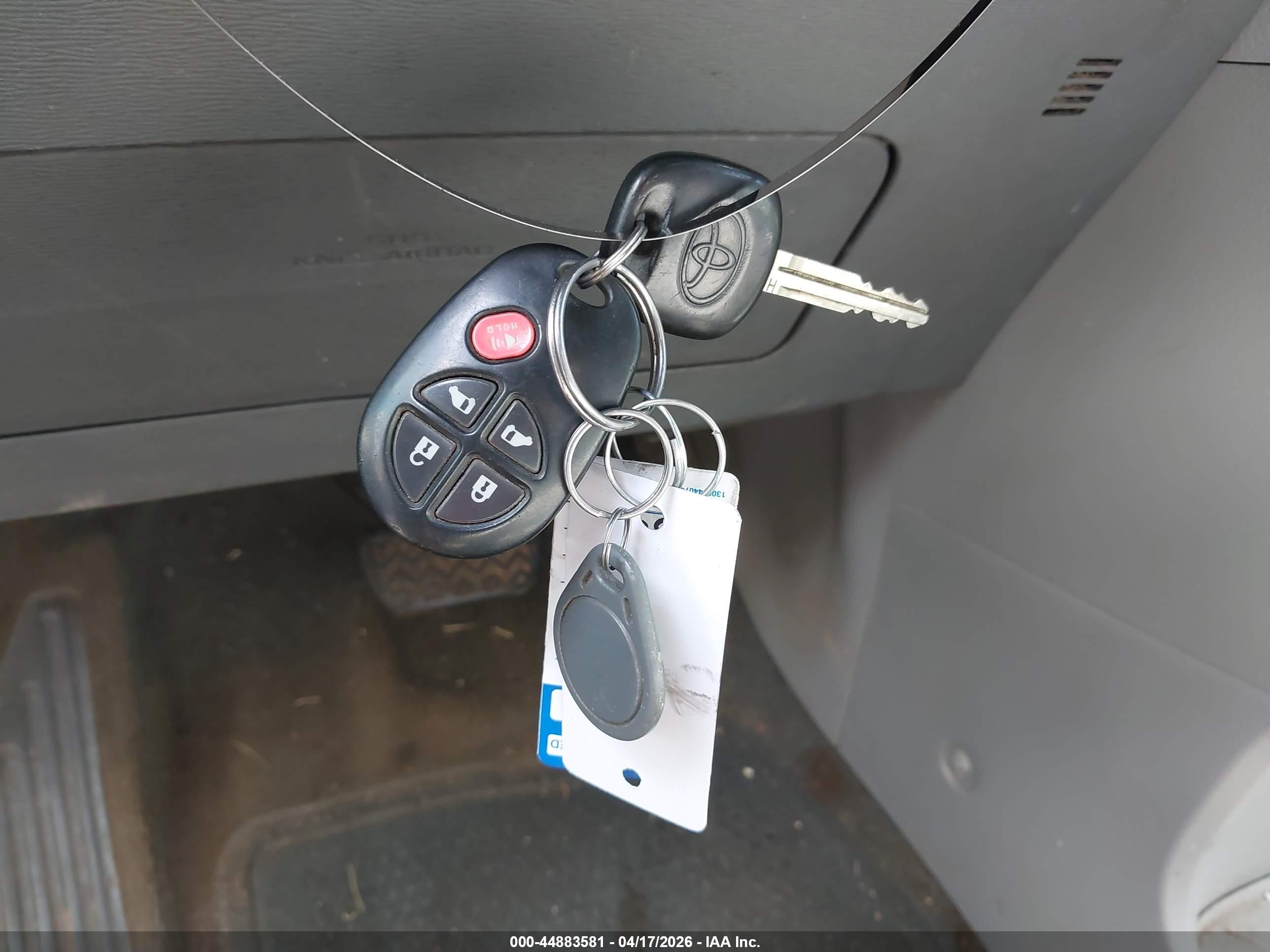 TOYOTA SIENNA image 11