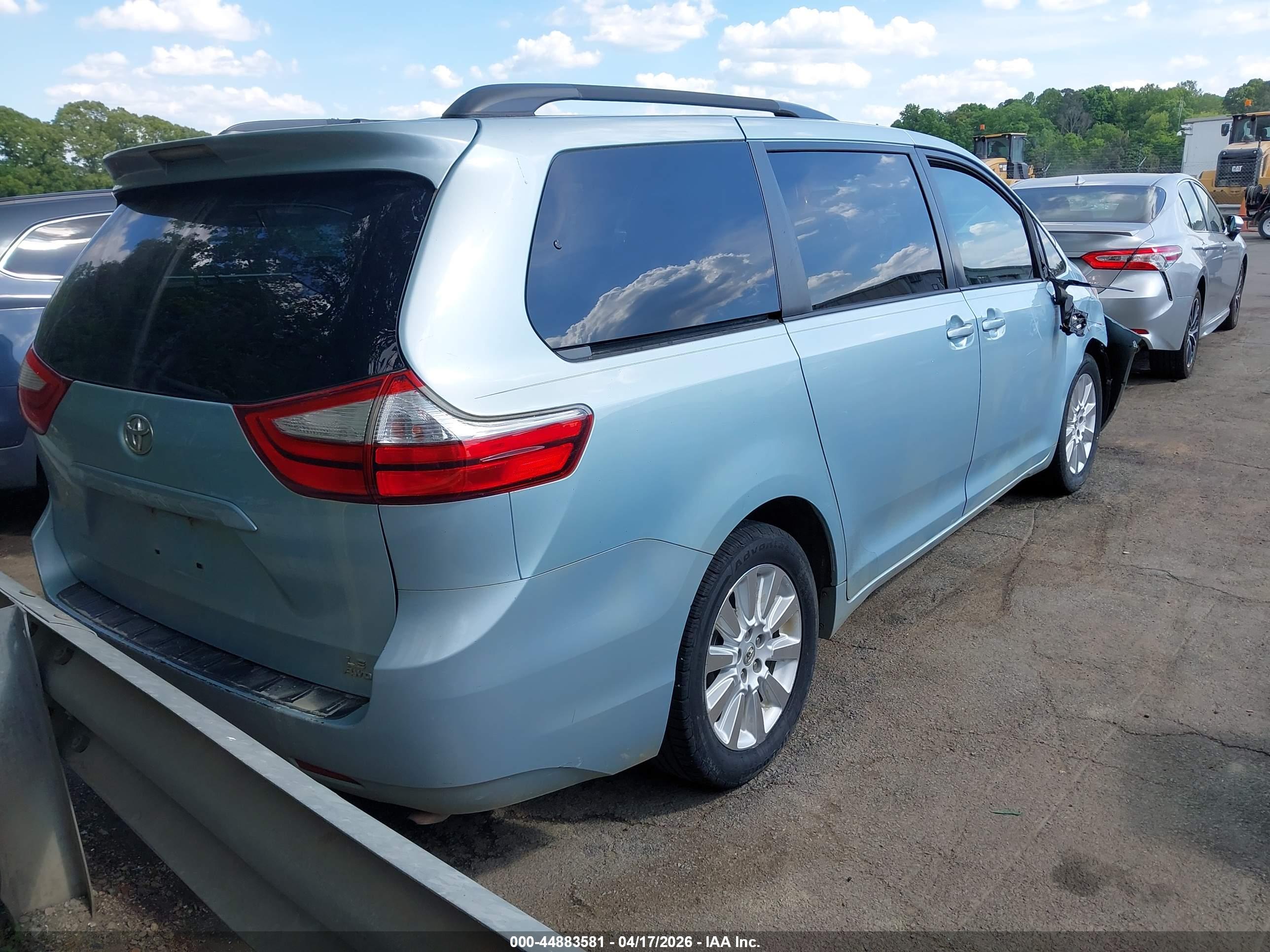 TOYOTA SIENNA image 4