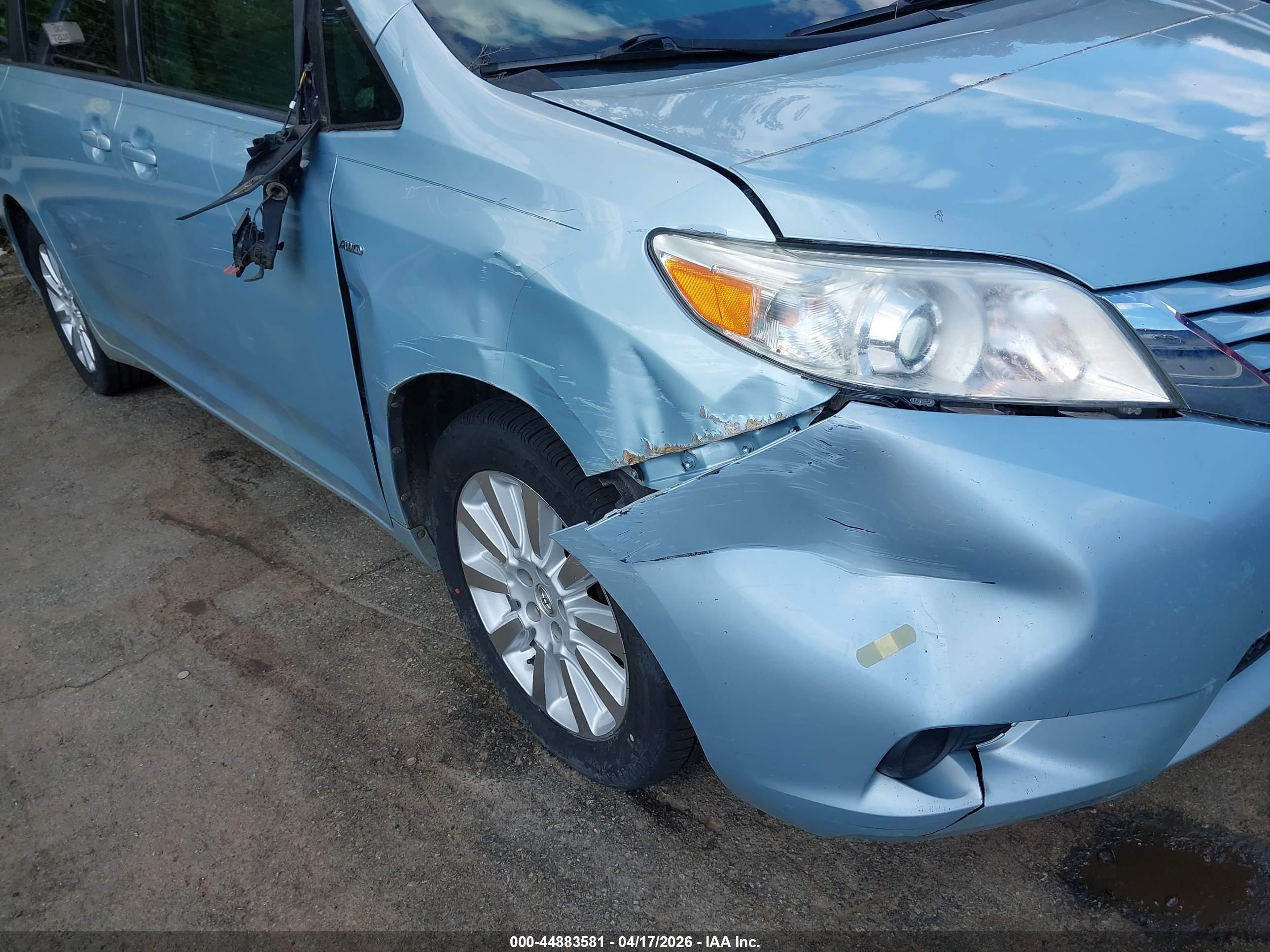 TOYOTA SIENNA image 6