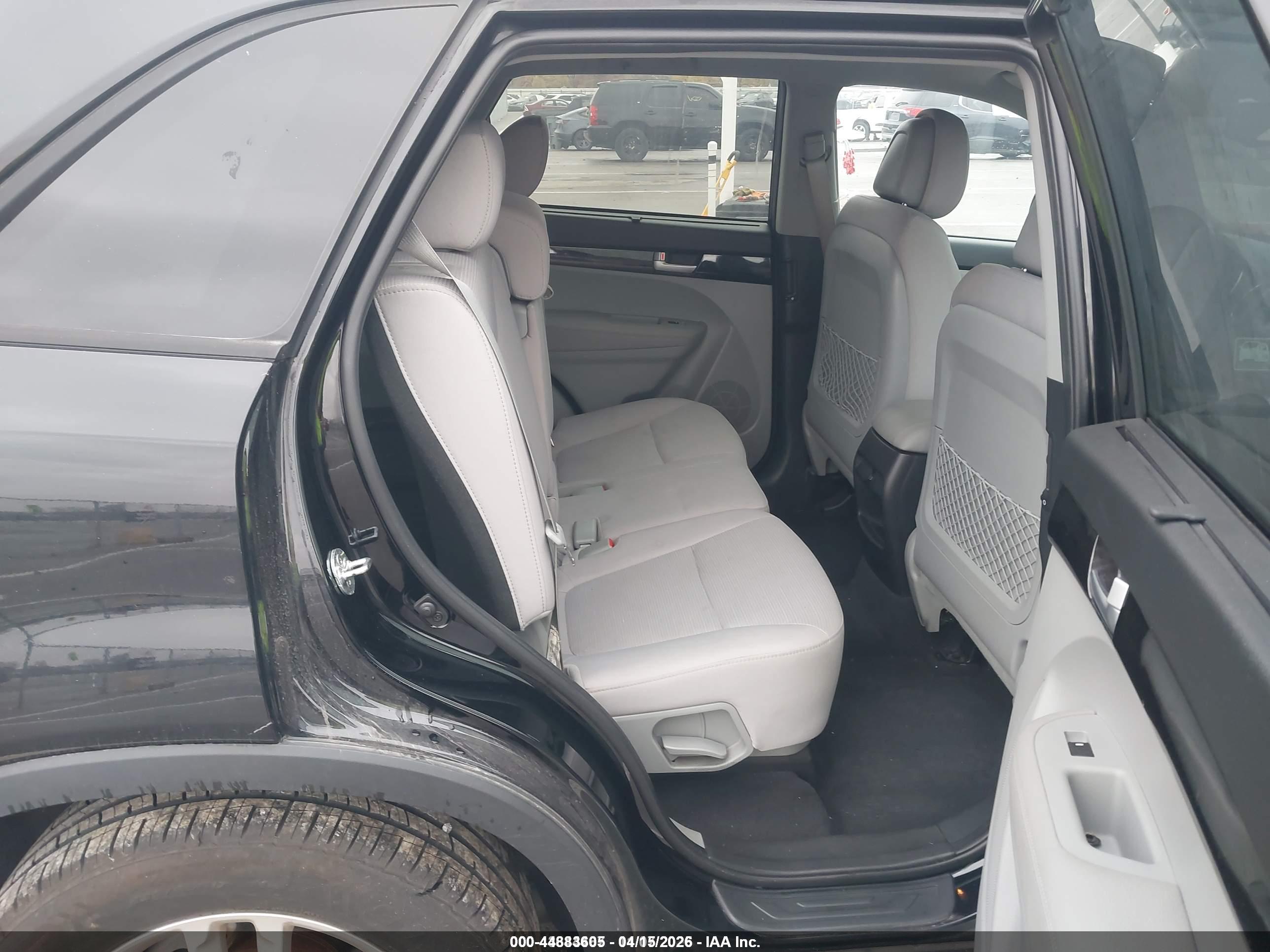 KIA SORENTO image 8