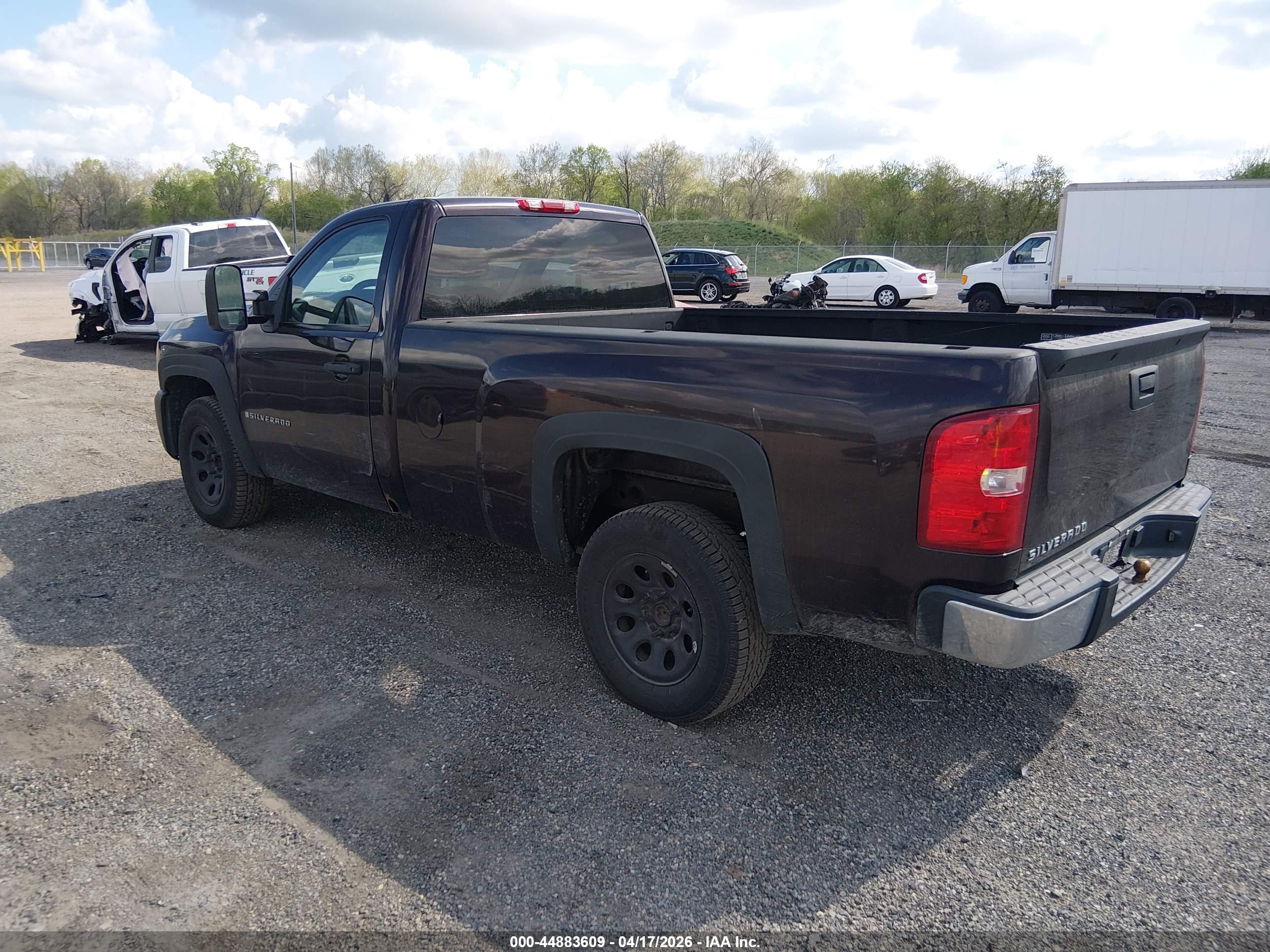 CHEVROLET SILVERADO image 3
