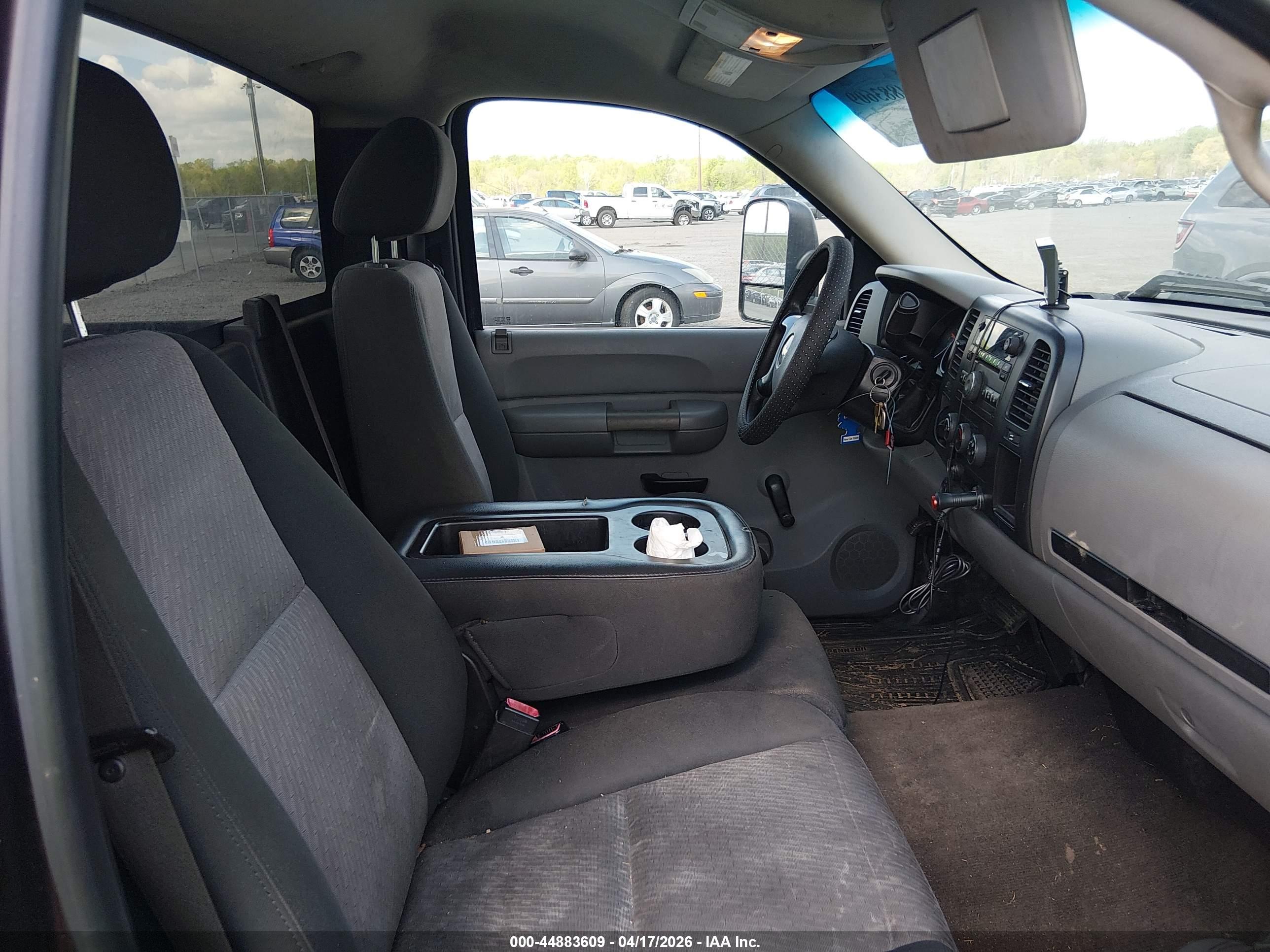 CHEVROLET SILVERADO image 5