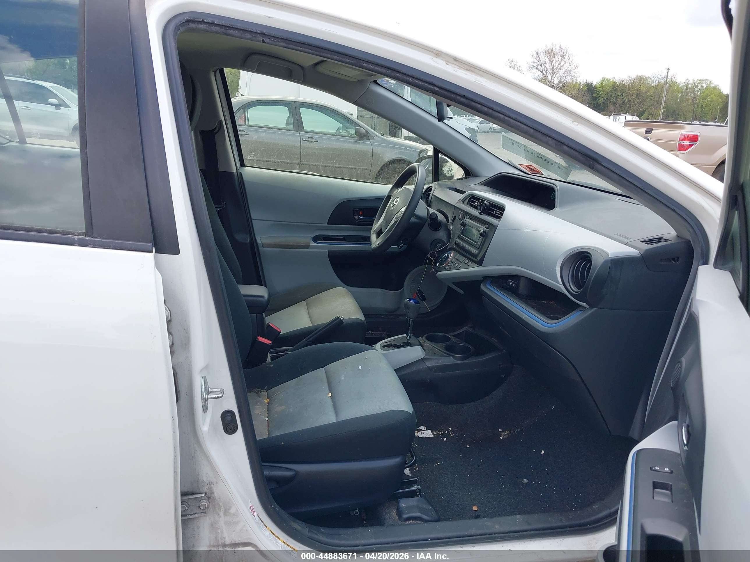 TOYOTA PRIUS image 5