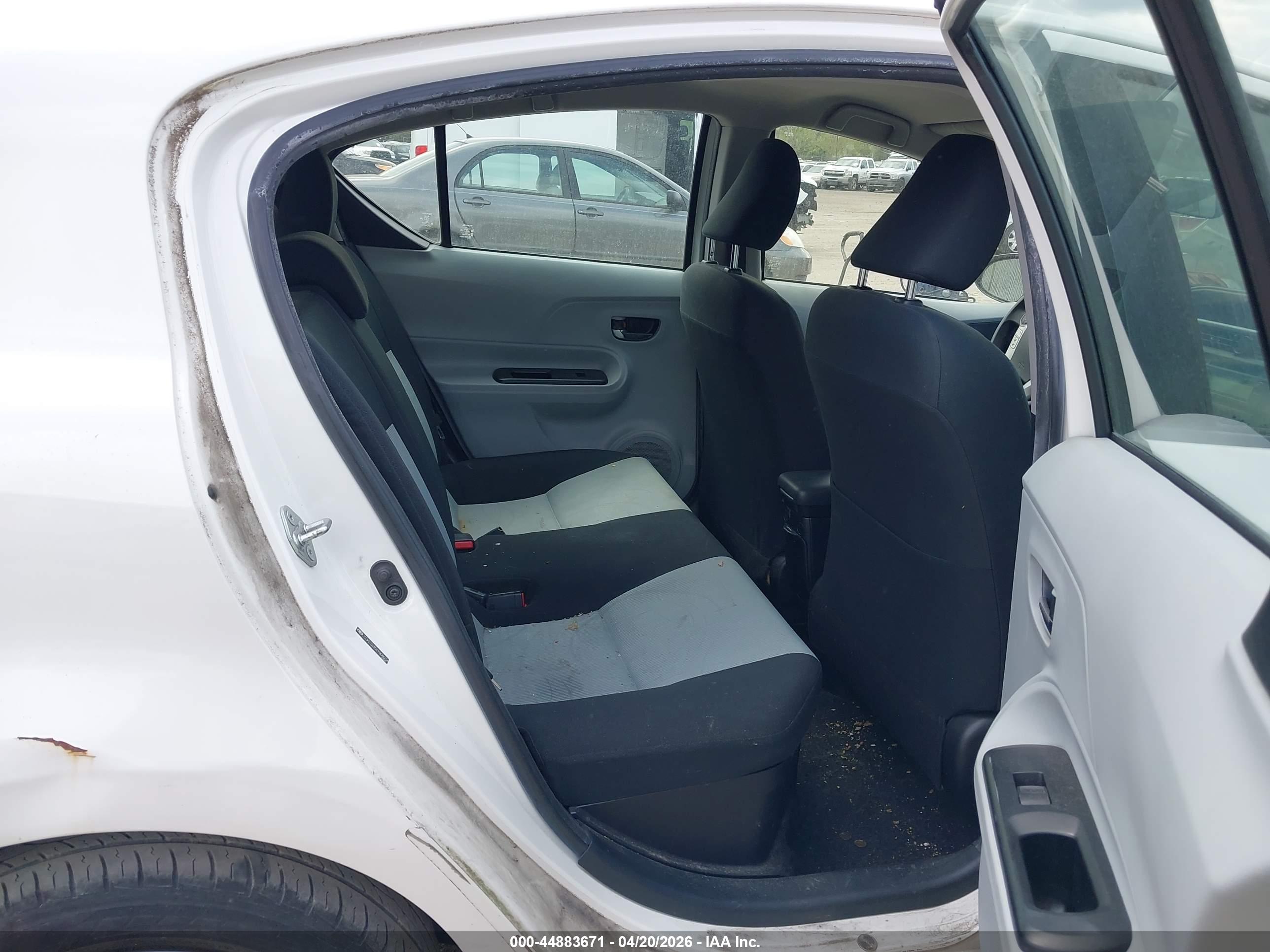 TOYOTA PRIUS image 8