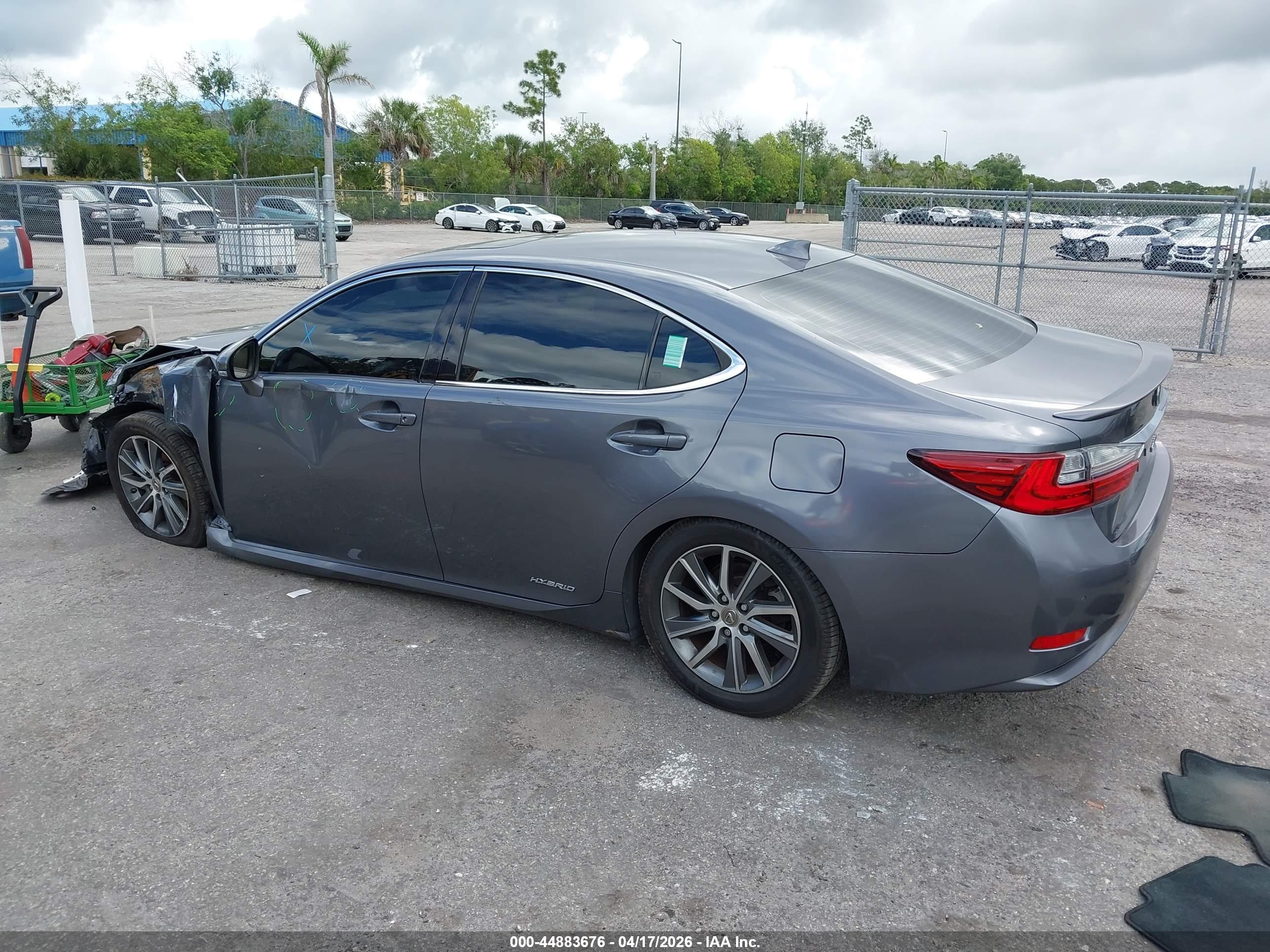 LEXUS ES image 3