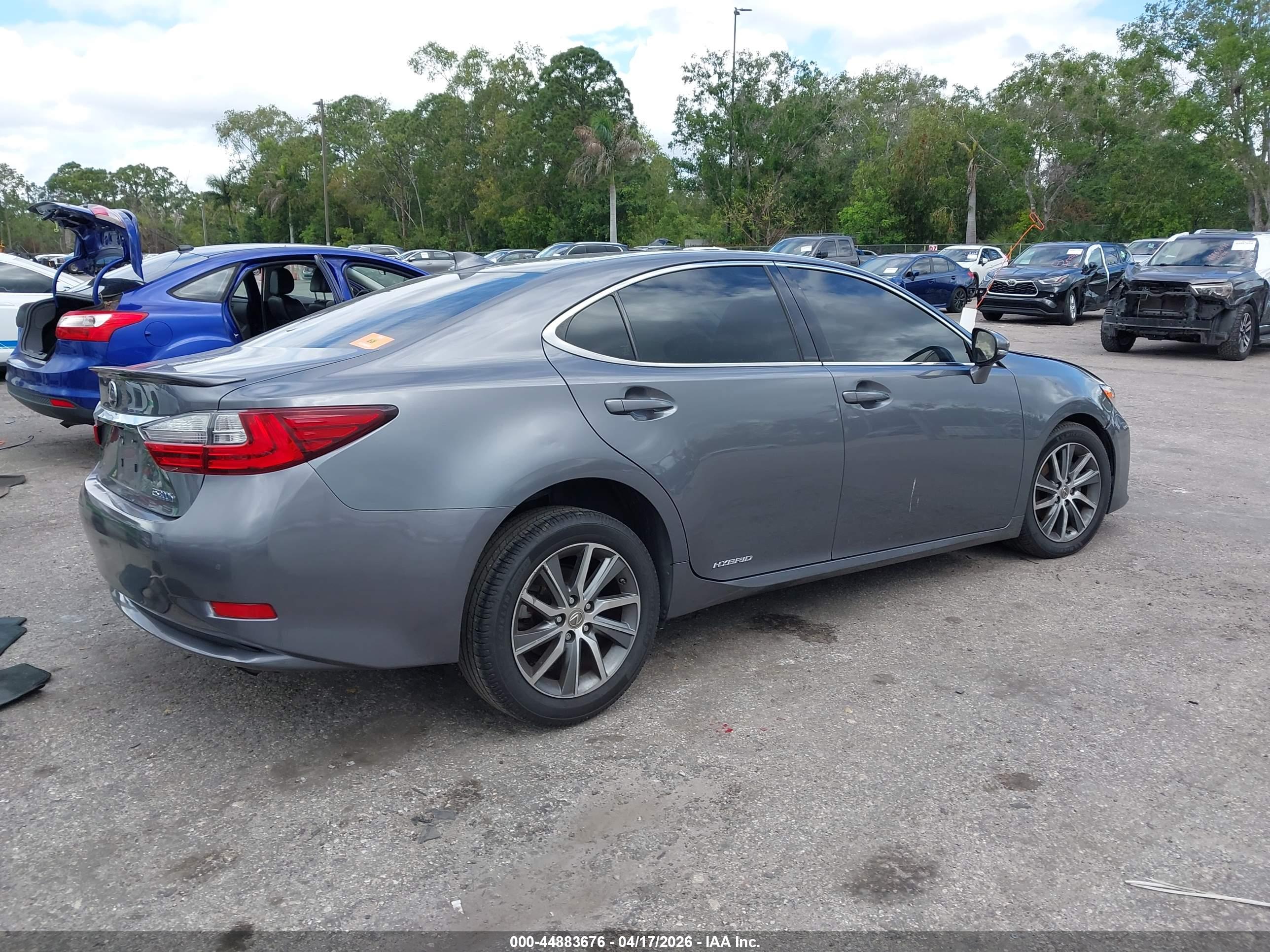 LEXUS ES image 4