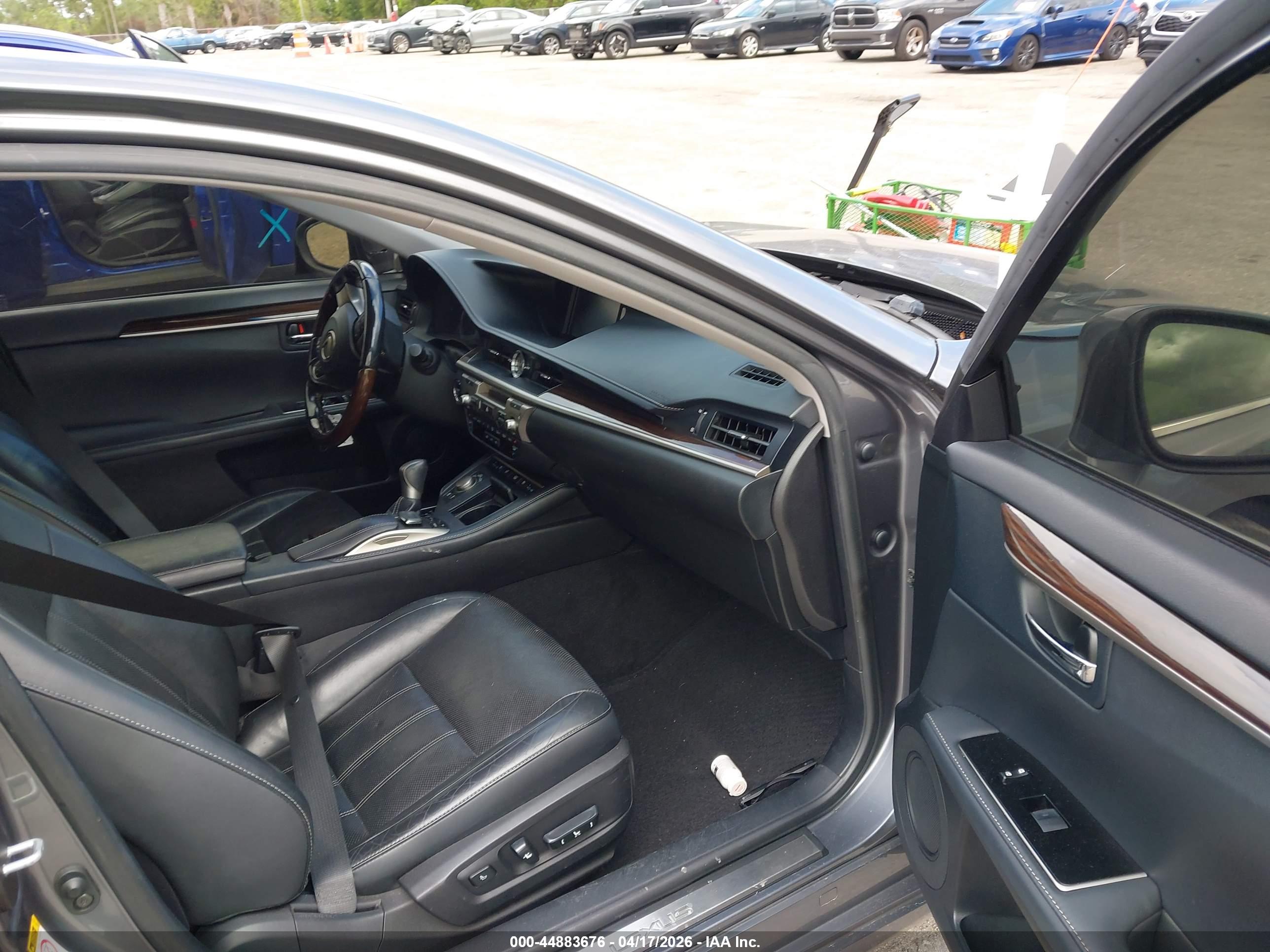 LEXUS ES image 5